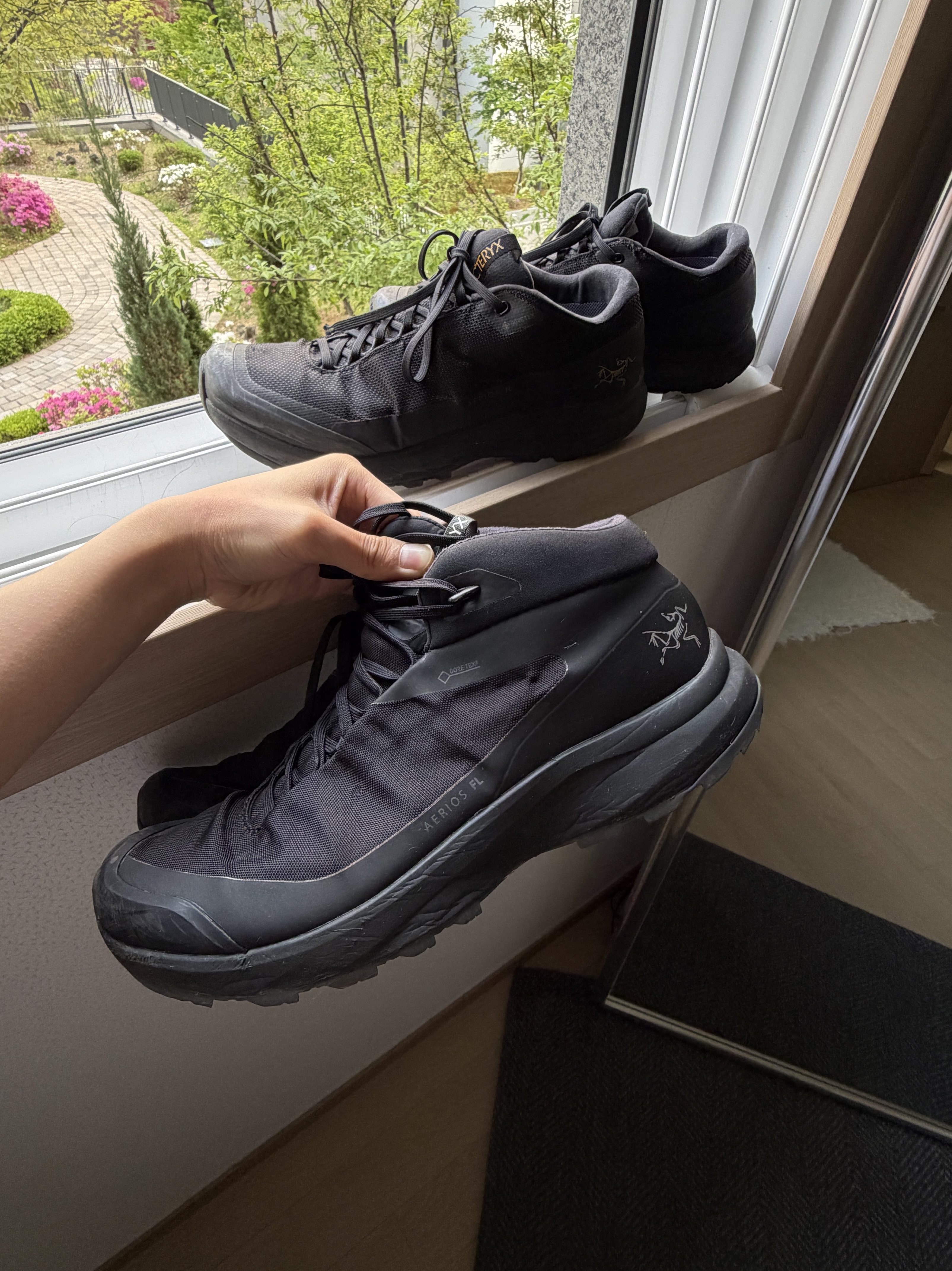 Arc'teryx Aerios FL 2 GTX Black, Arc'teryx Aerios Aura Mid Black Silk 착용 스타일