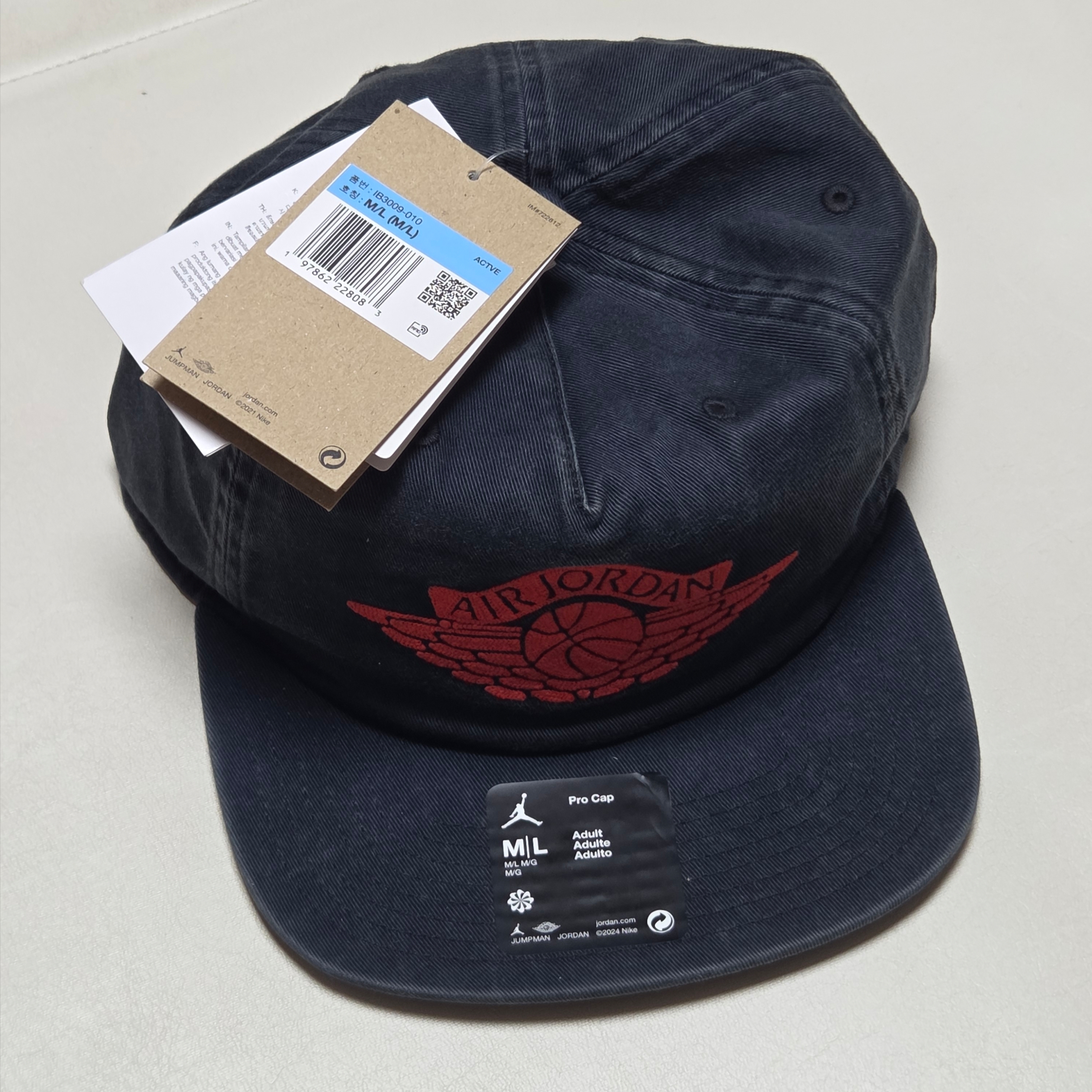 Jordan Pro Rare Air Unstructured Hat Black Chile Red 착용 스타일 - 4