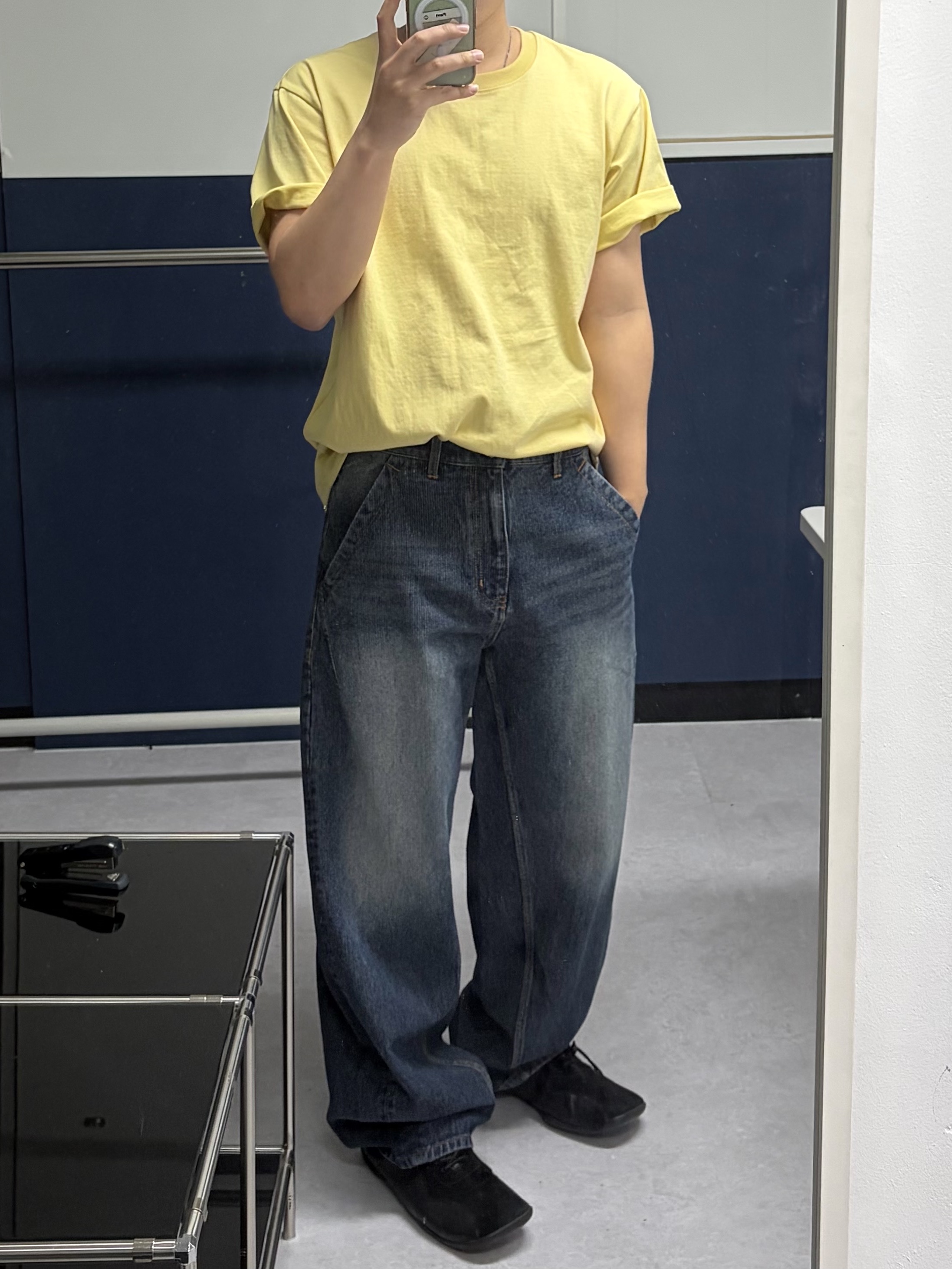 noun Soft Round T-Shirts Yellow, noun Balanced Denim Pants Blue 착용 스타일 - 2