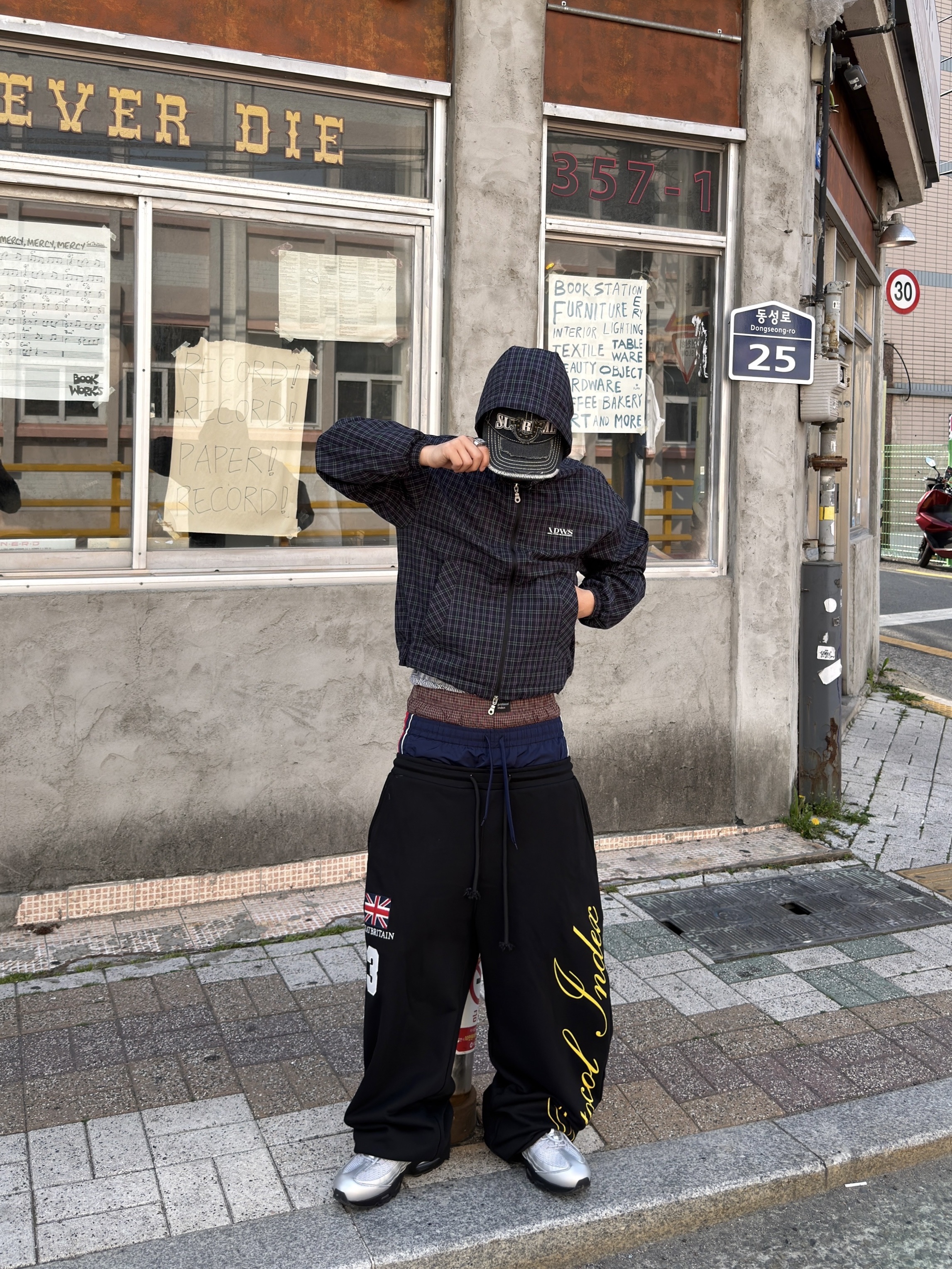Protocol Index 3 Layered Sweatpants Black, Supreme x True Religion Mesh Back 6-Panel Dirty Indigo - 25FW 착용 스타일 - 1
