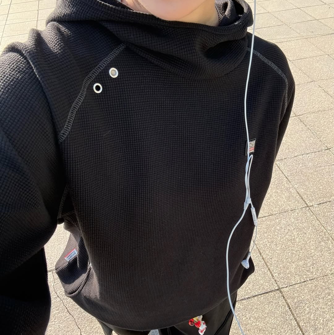 SPORT CHAMBER SC Waffle Ear-Open Hood T-shirt BLACK 착용 스타일 - 3