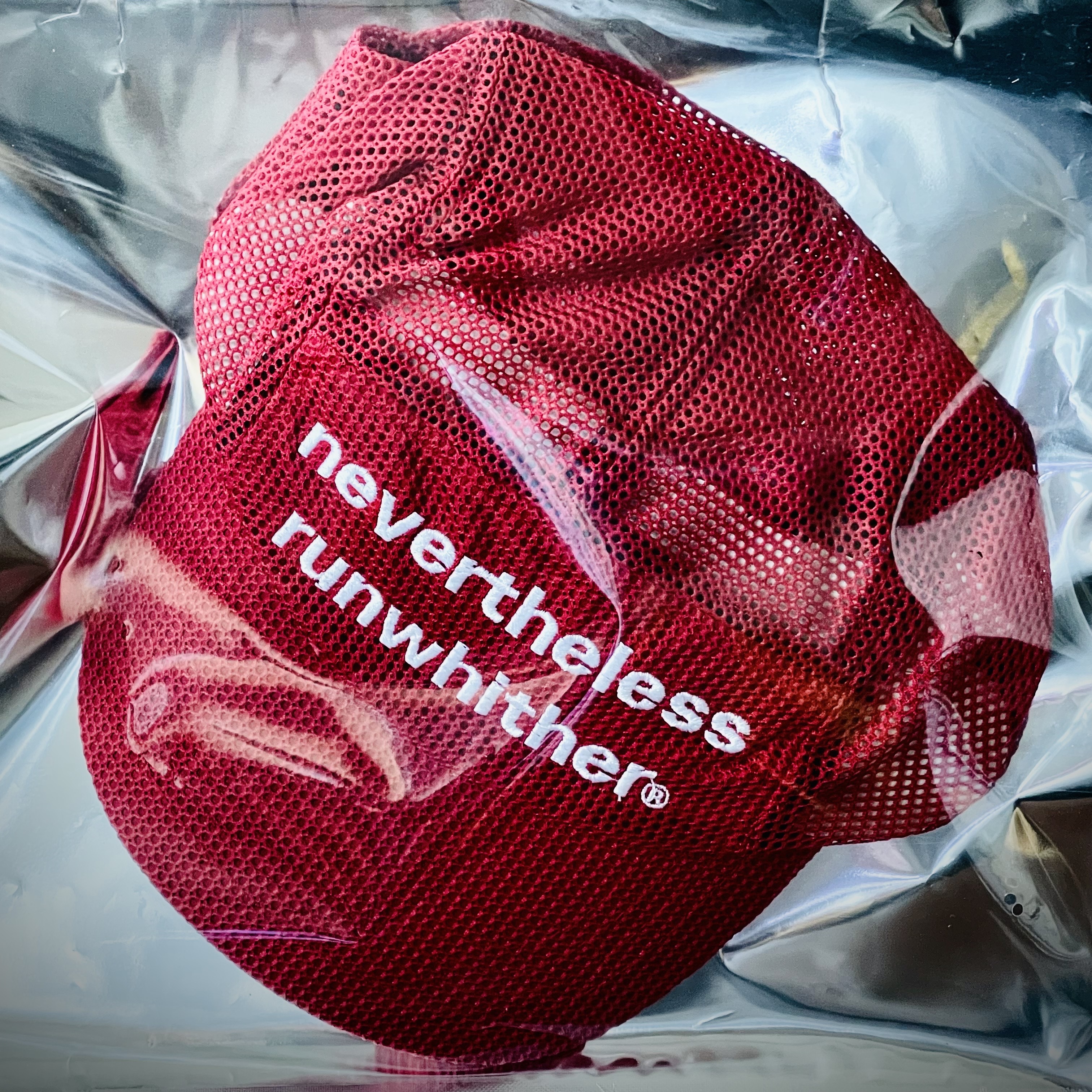 [KREAM 단독] runwhither Mesh Cap Red 착용 스타일 - 1