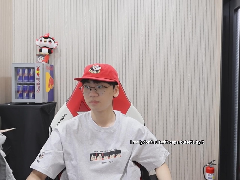 BDNS x T1 Base Jacket Beige, BDNS x T1 Player T-Shirts White Grey 착용 스타일 - 5