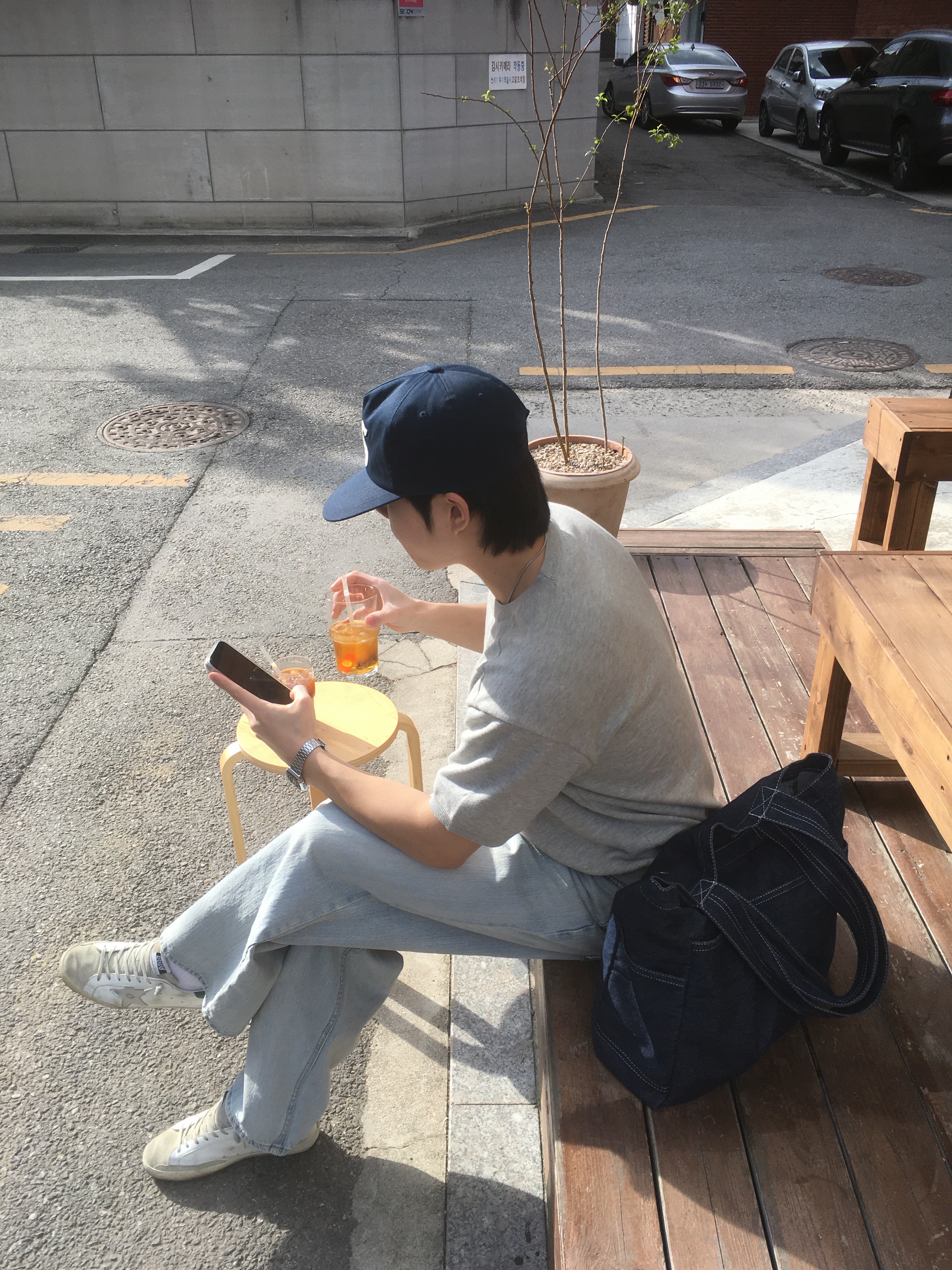 Rust And Stone Chain Stitch Ball Cap Navy 착용 스타일 - 4