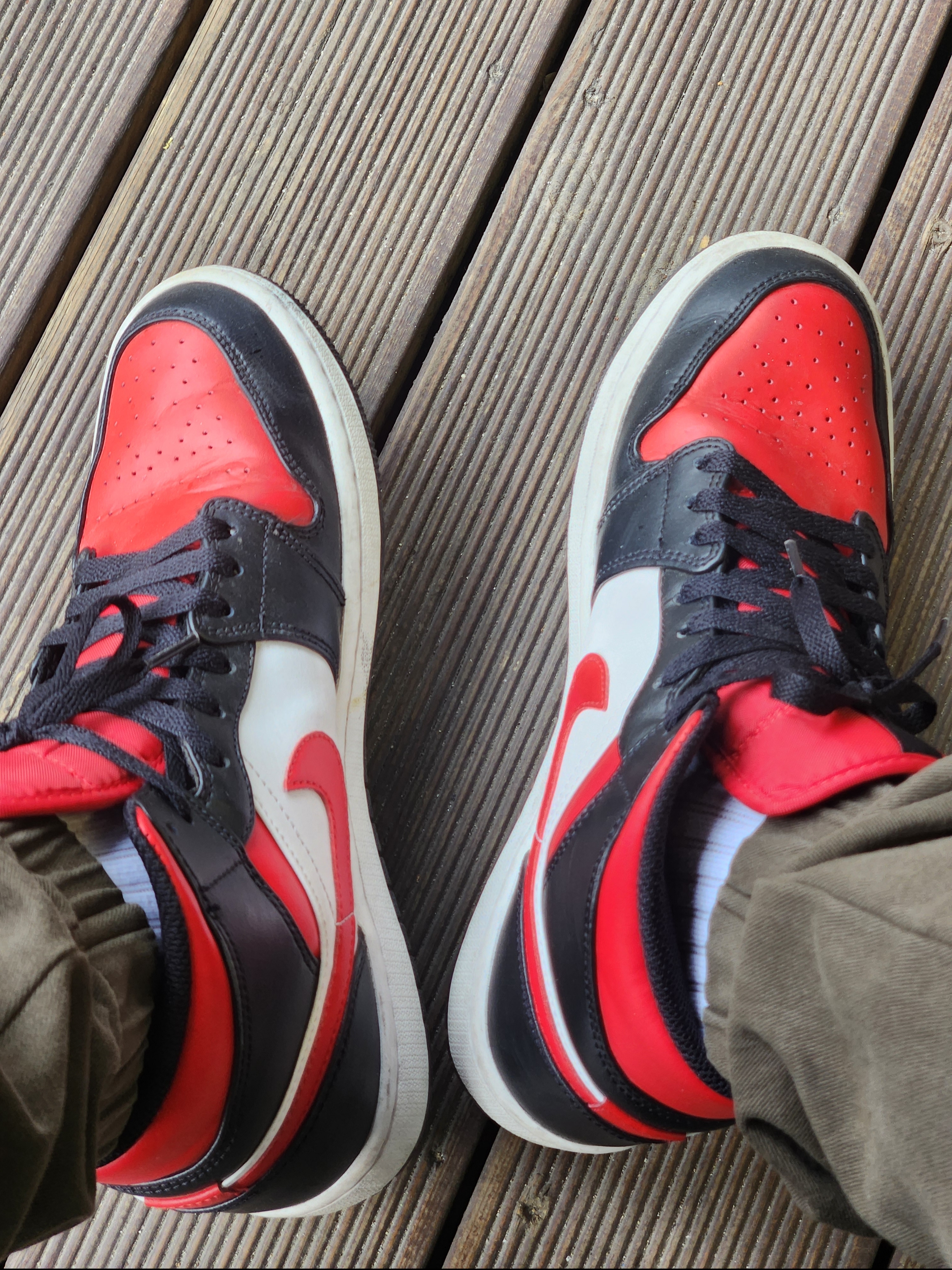 Uniqlo UT x Kaws x Warhol Coach Jacket Black, Jordan 1 Mid Black Fire Red 착용 스타일 - 2