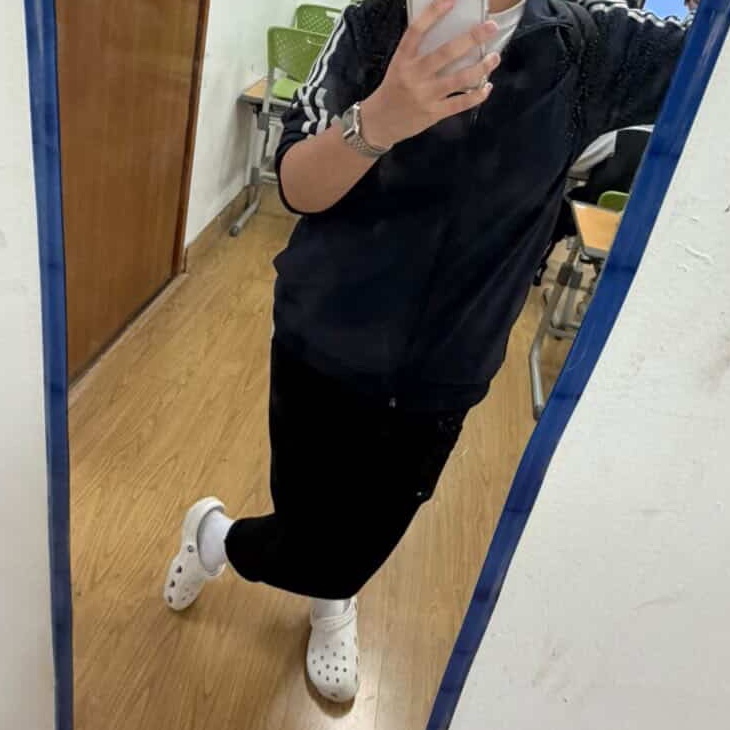 Crocs Classic Clog White, Casio AQ-230A-3AMQ 착용 스타일