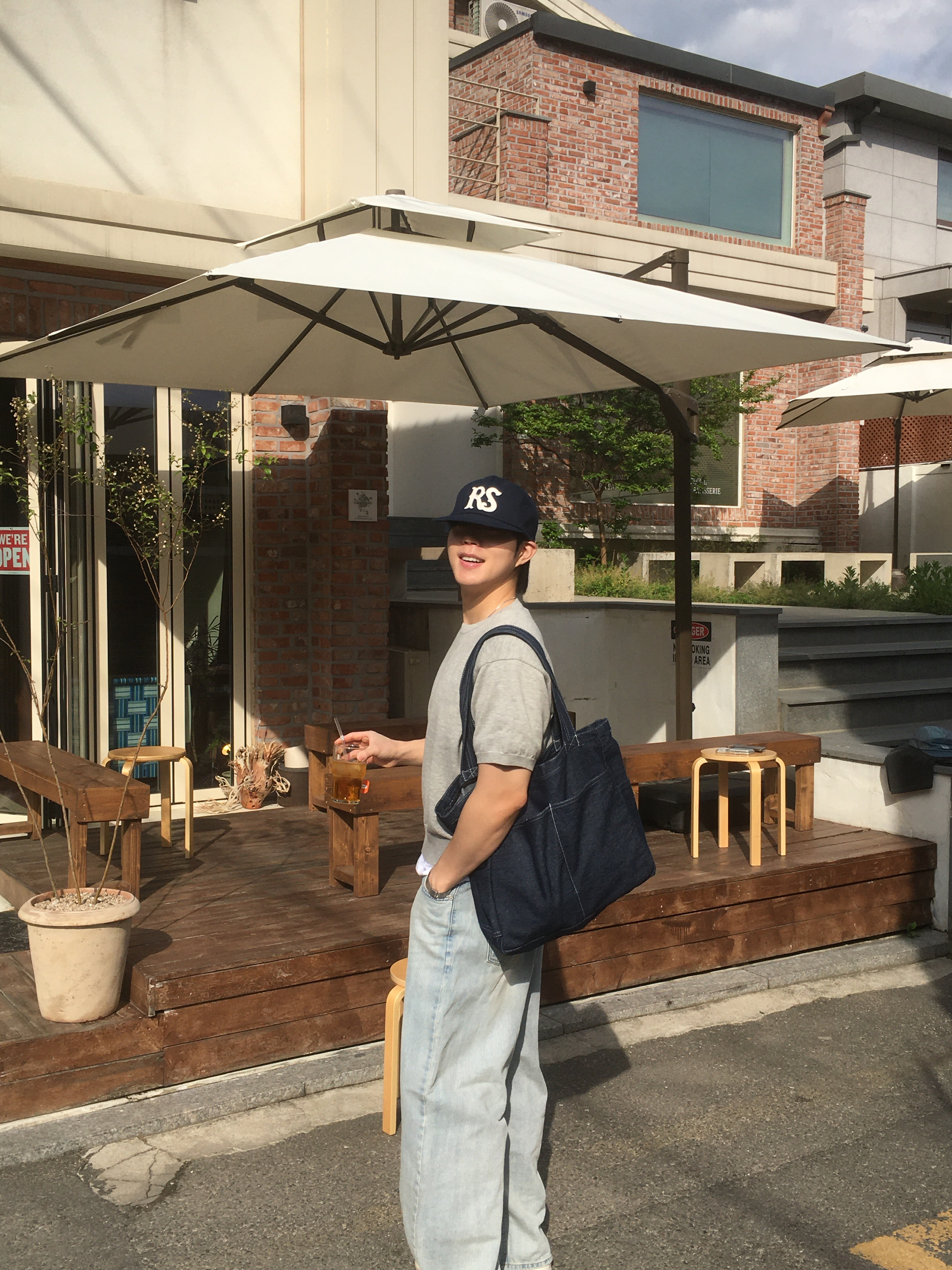 Rust And Stone Chain Stitch Ball Cap Navy 착용 스타일 - 1