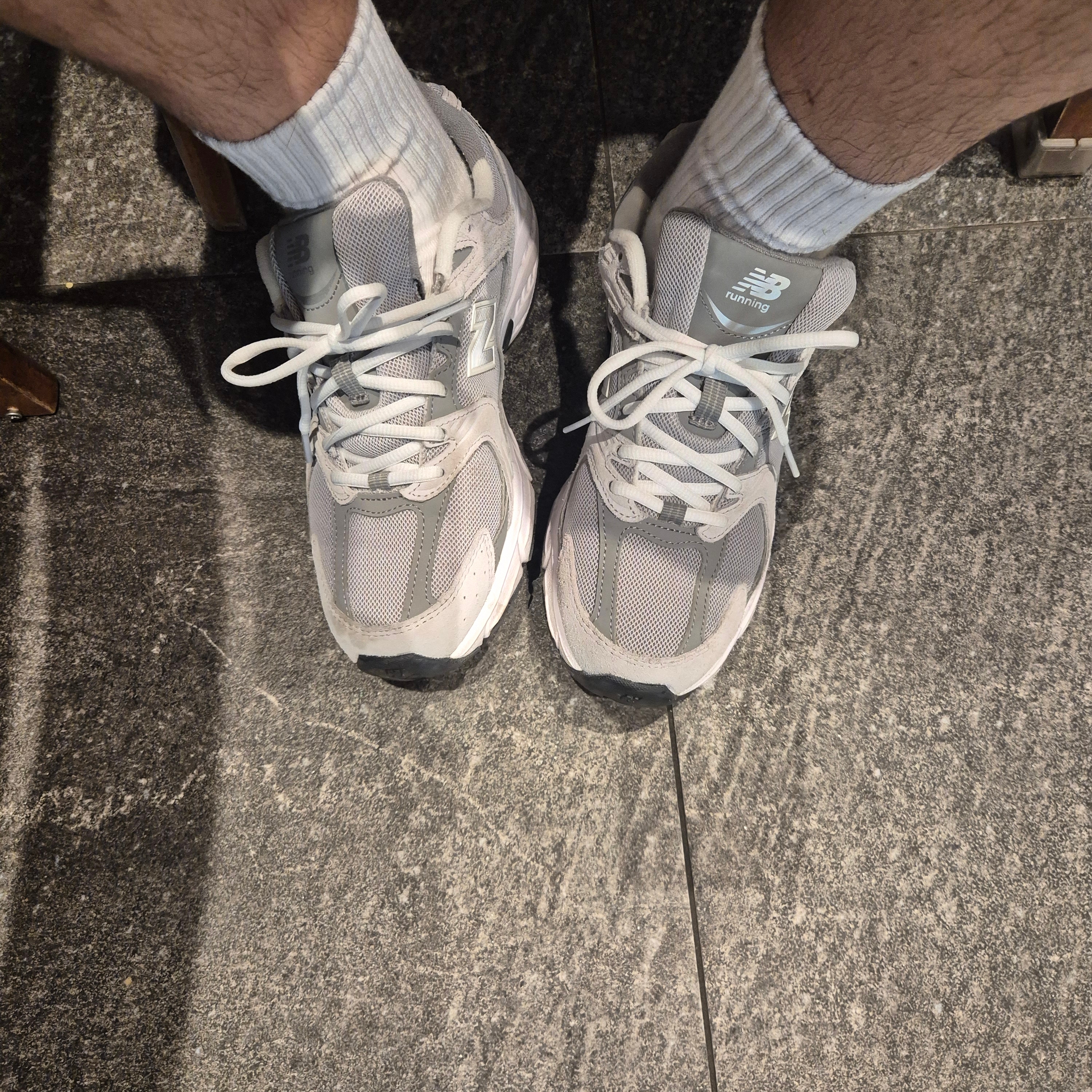 [10% 쿠폰] New Balance 530 Grey 착용 스타일