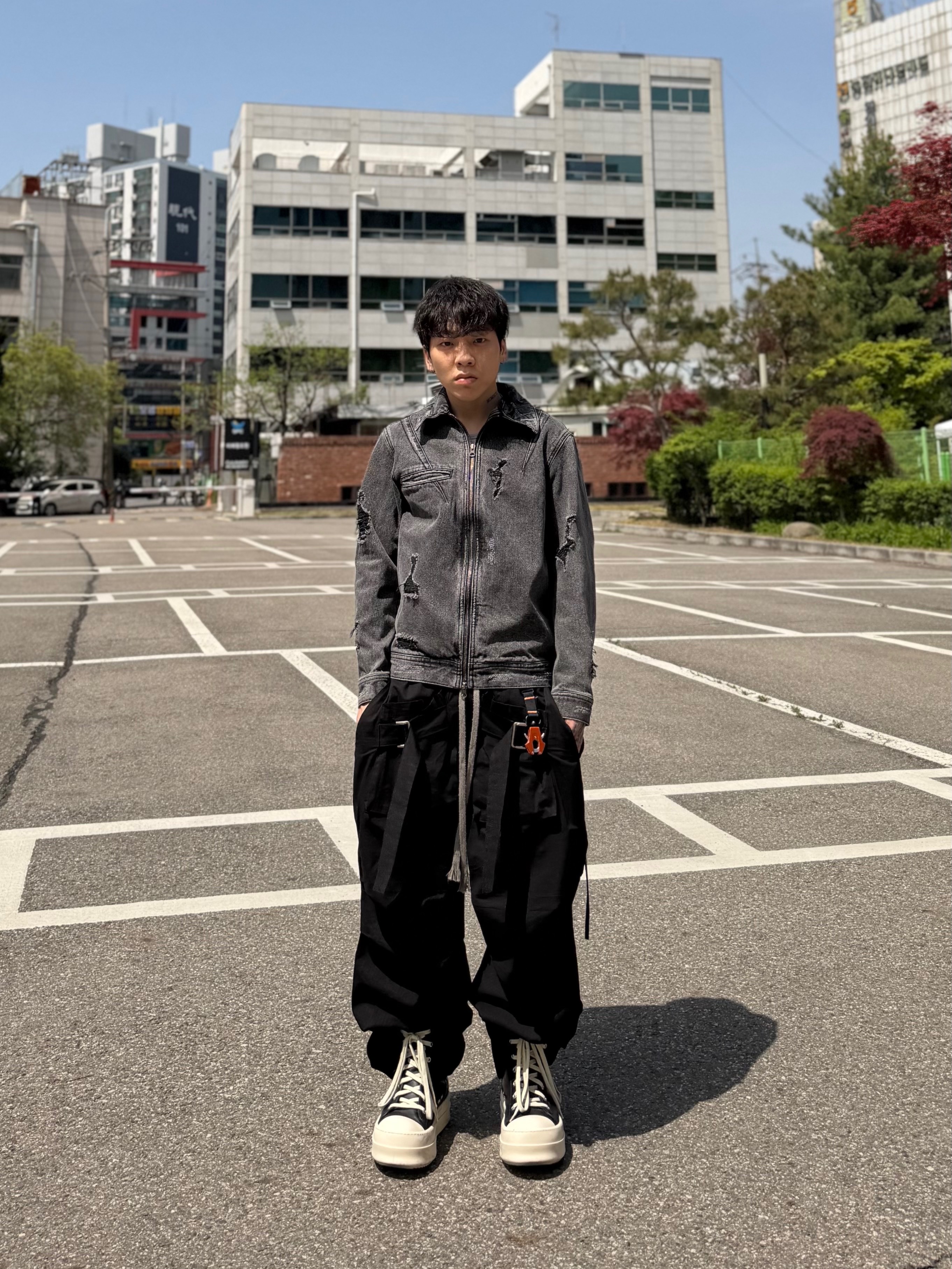 Wapworks Wide Safety Cargo Pants Black, Rick Owens Mega Bumper Sneakers Black Milk 착용 스타일 - 3
