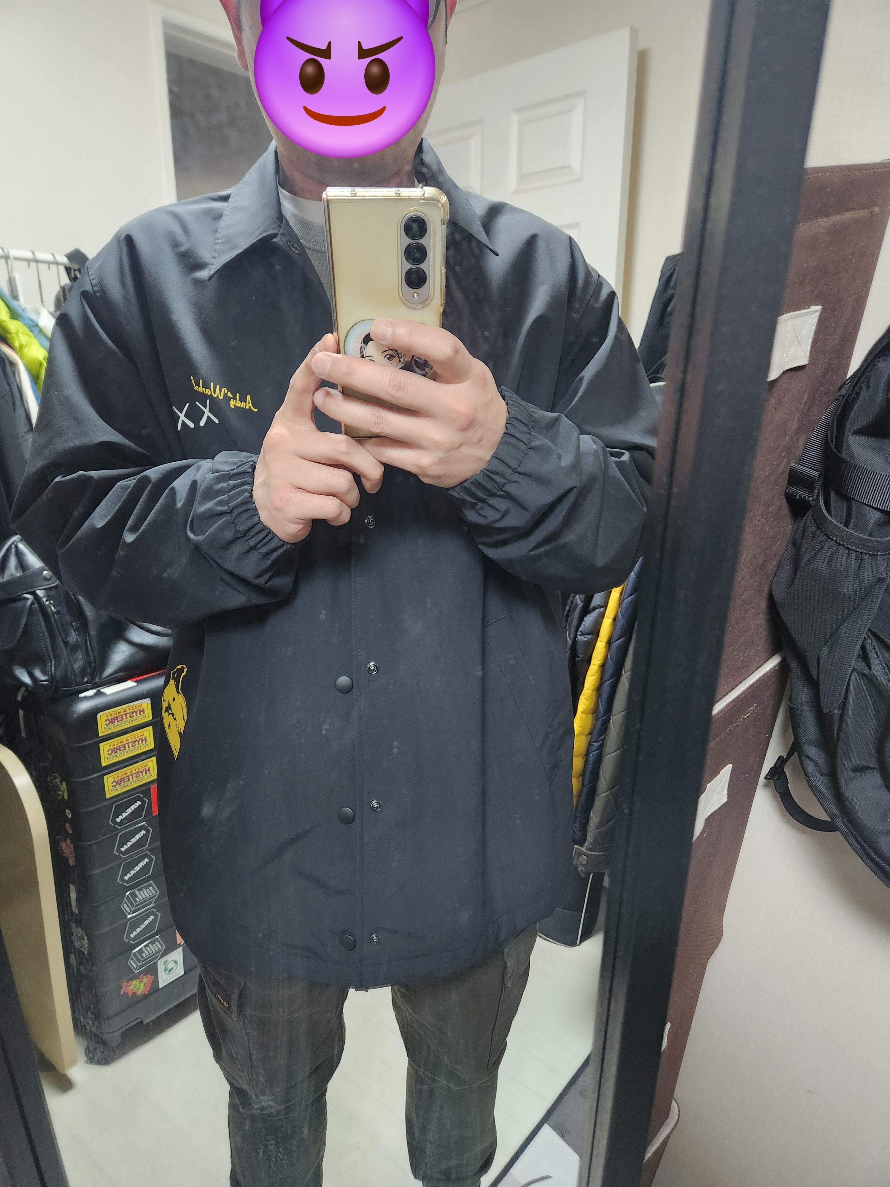 Uniqlo UT x Kaws x Warhol Coach Jacket Black, Jordan 1 Mid Black Fire Red 착용 스타일 - 1