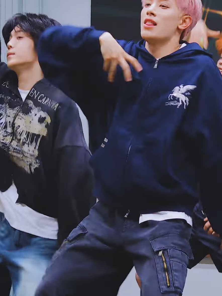 PACOSPLY Falling Angel Zip Up Hoodie Navy, AX CONNECTION Tactical Cargo Washed Wide Denim Pants Grey 착용 스타일