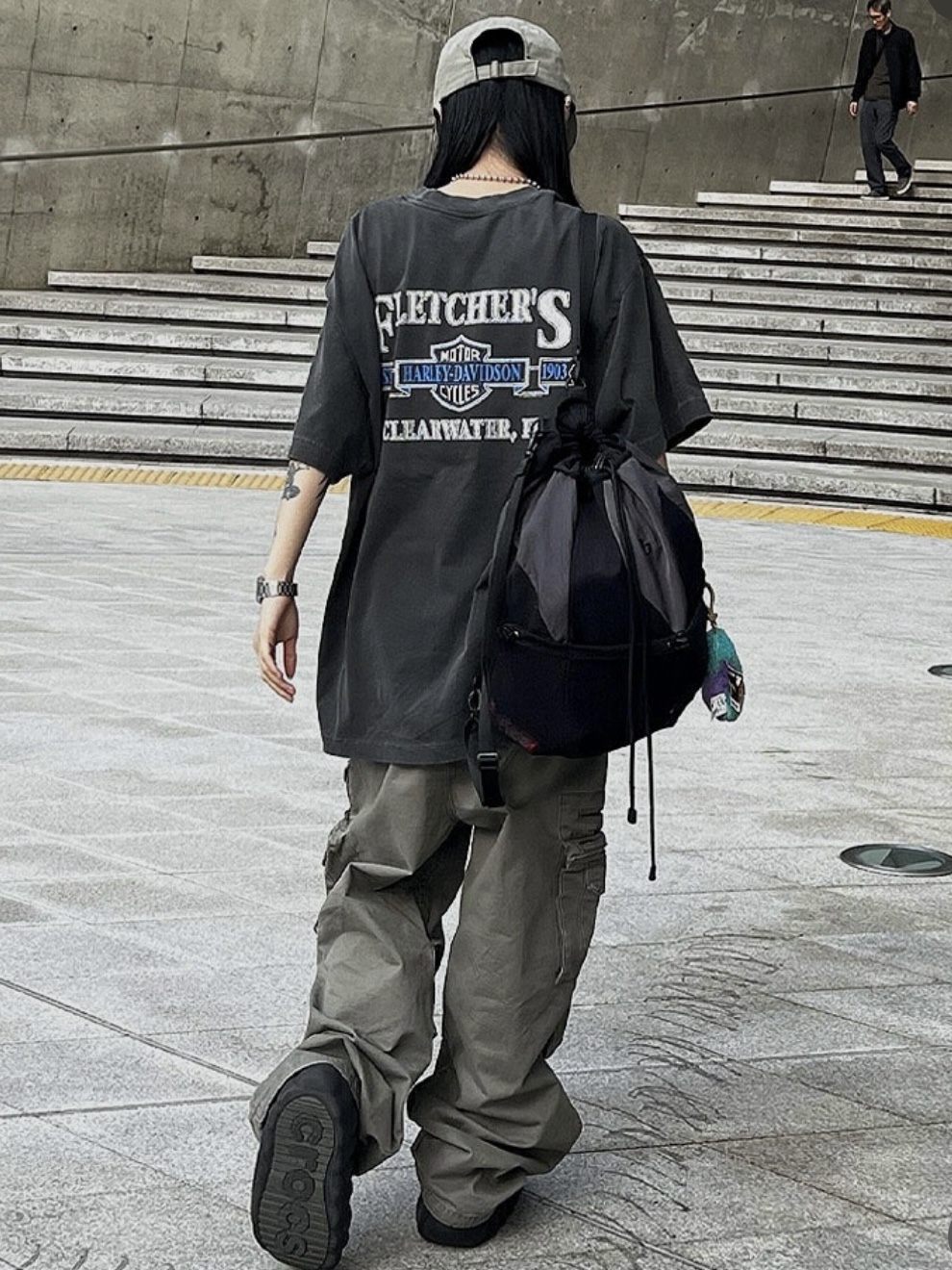 Aoiro 6-Panel Bone A/N Cap Olive, Crocs Overpuff Shorty Black 착용 스타일 - 2