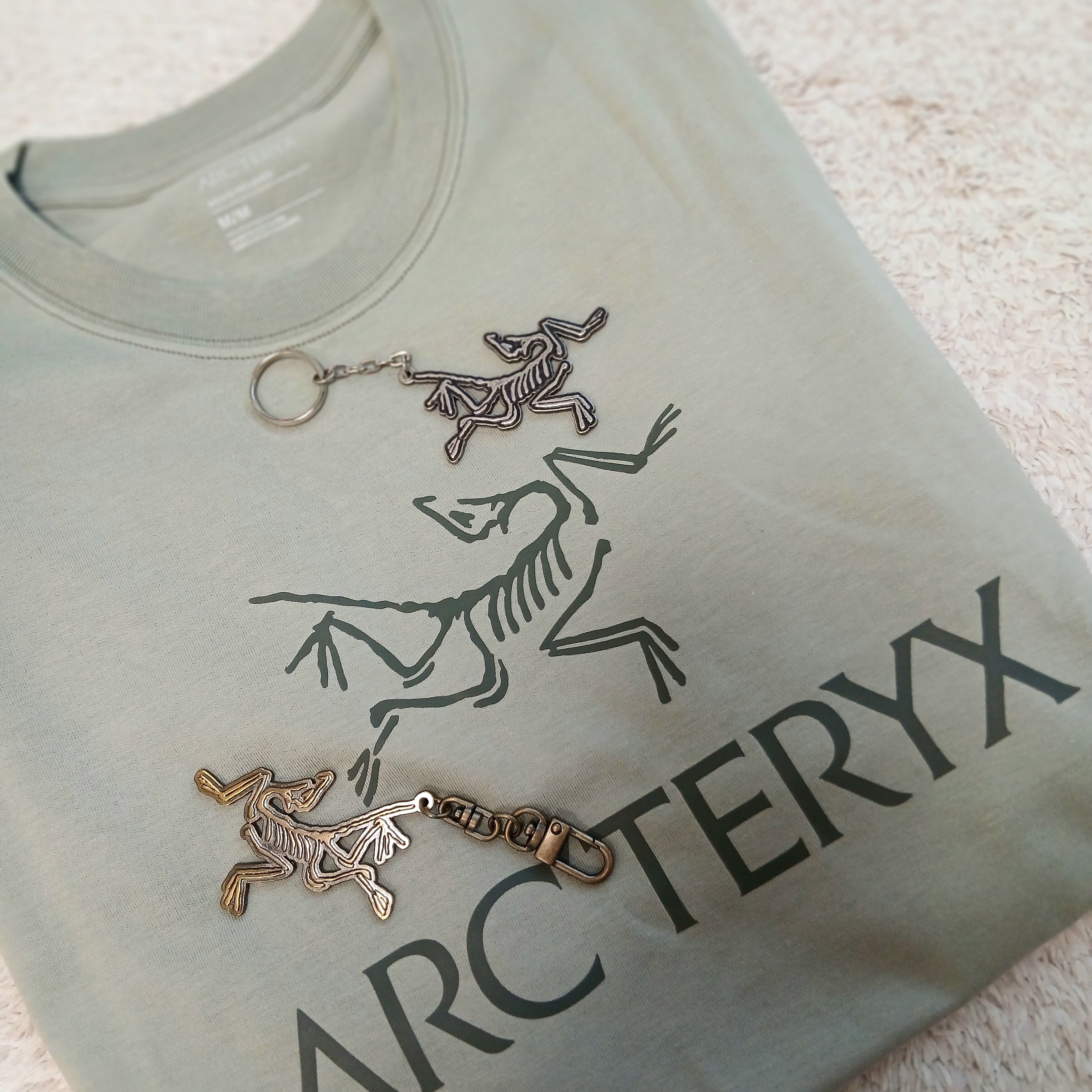 Arc'teryx Arc'word Logo SS T-Shirt Habitat, Arc'teryx Keyring Metal 착용 스타일 - 1
