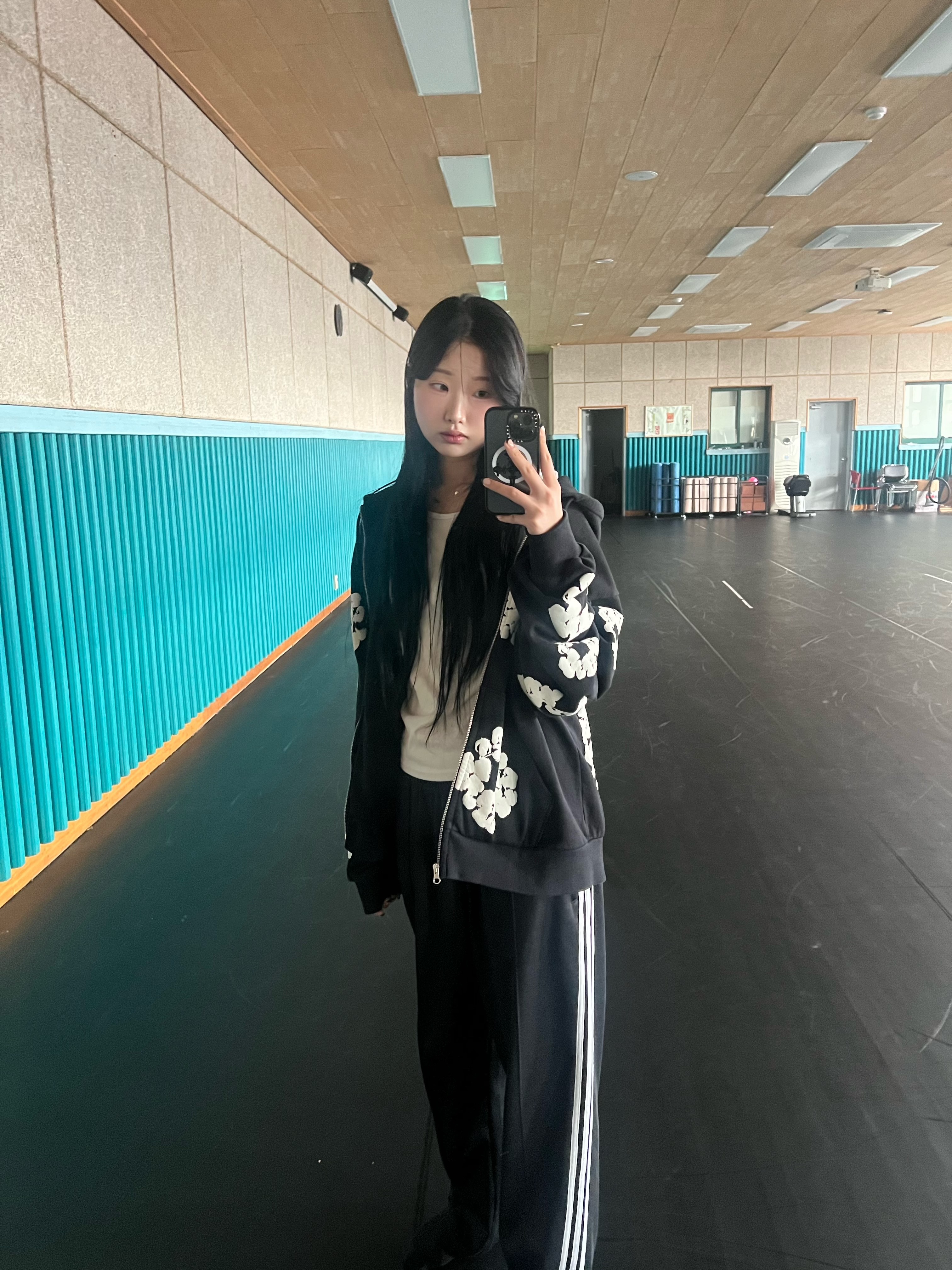 Denim Tears Cotton Wreath Zip Hoodie Black, Adidas Adicolor Baggy Fit Firebird Track Pants Black - KR Sizing 착용 스타일 - 2