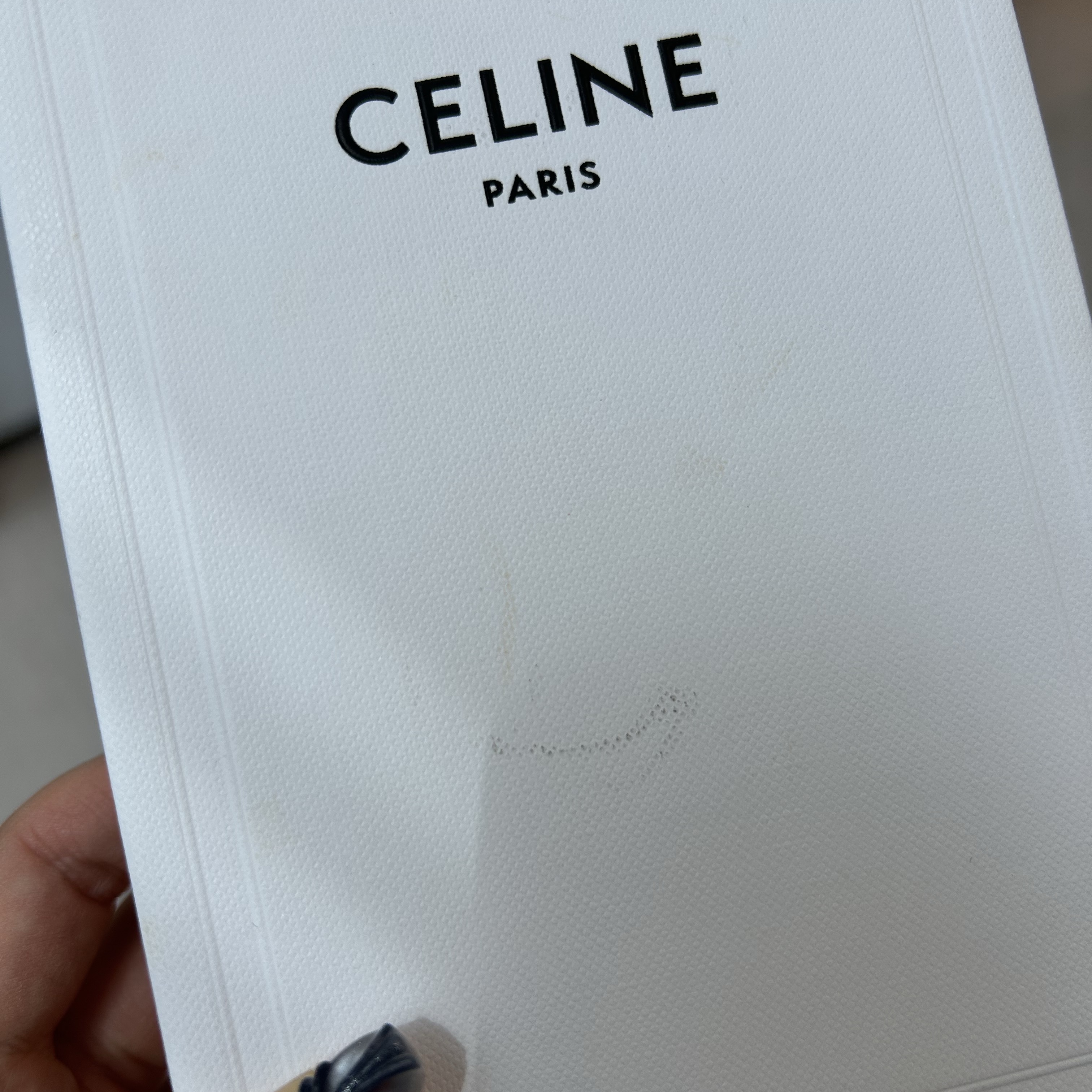 Celine Bi-Fold Card Holder in Shiny Calfskin Black 착용 스타일