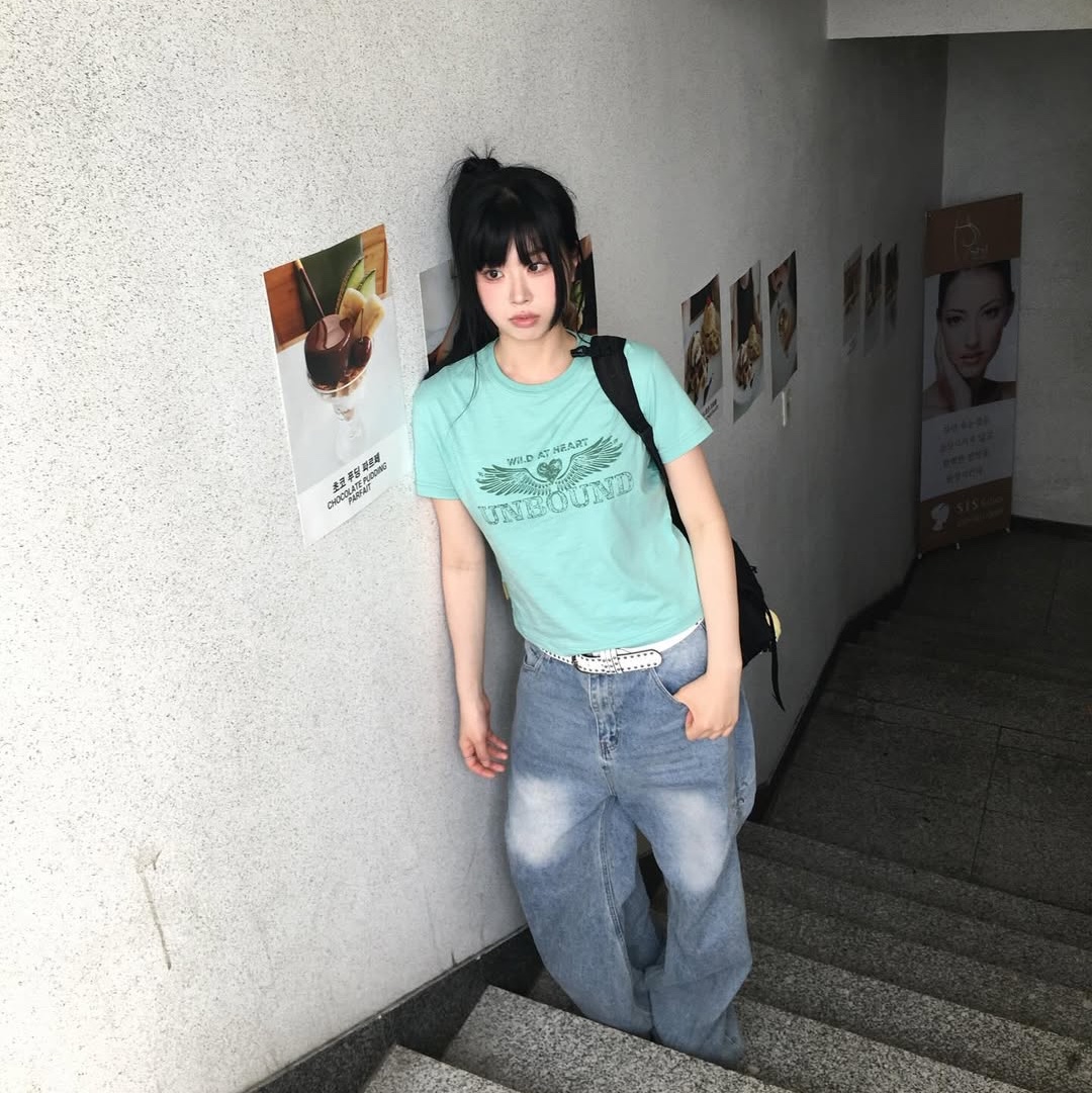 MAINBOOTH Heartwing T-shirt Mint 착용 스타일 - 1