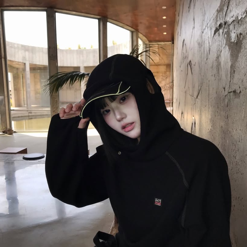 SPORT CHAMBER SC Waffle Ear-Open Hood T-shirt BLACK 착용 스타일 - 3