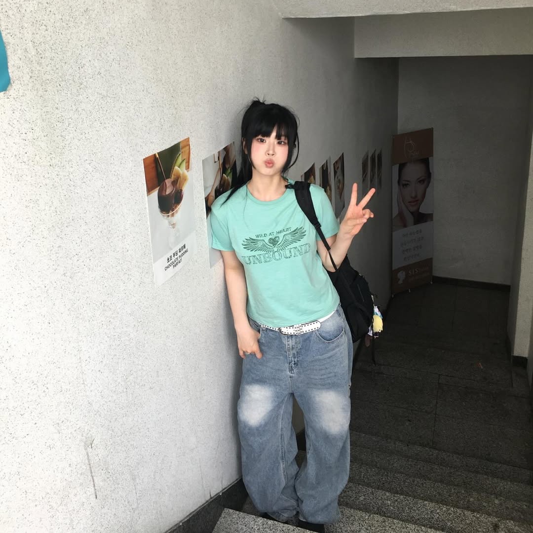 MAINBOOTH Heartwing T-shirt Mint 착용 스타일 - 2