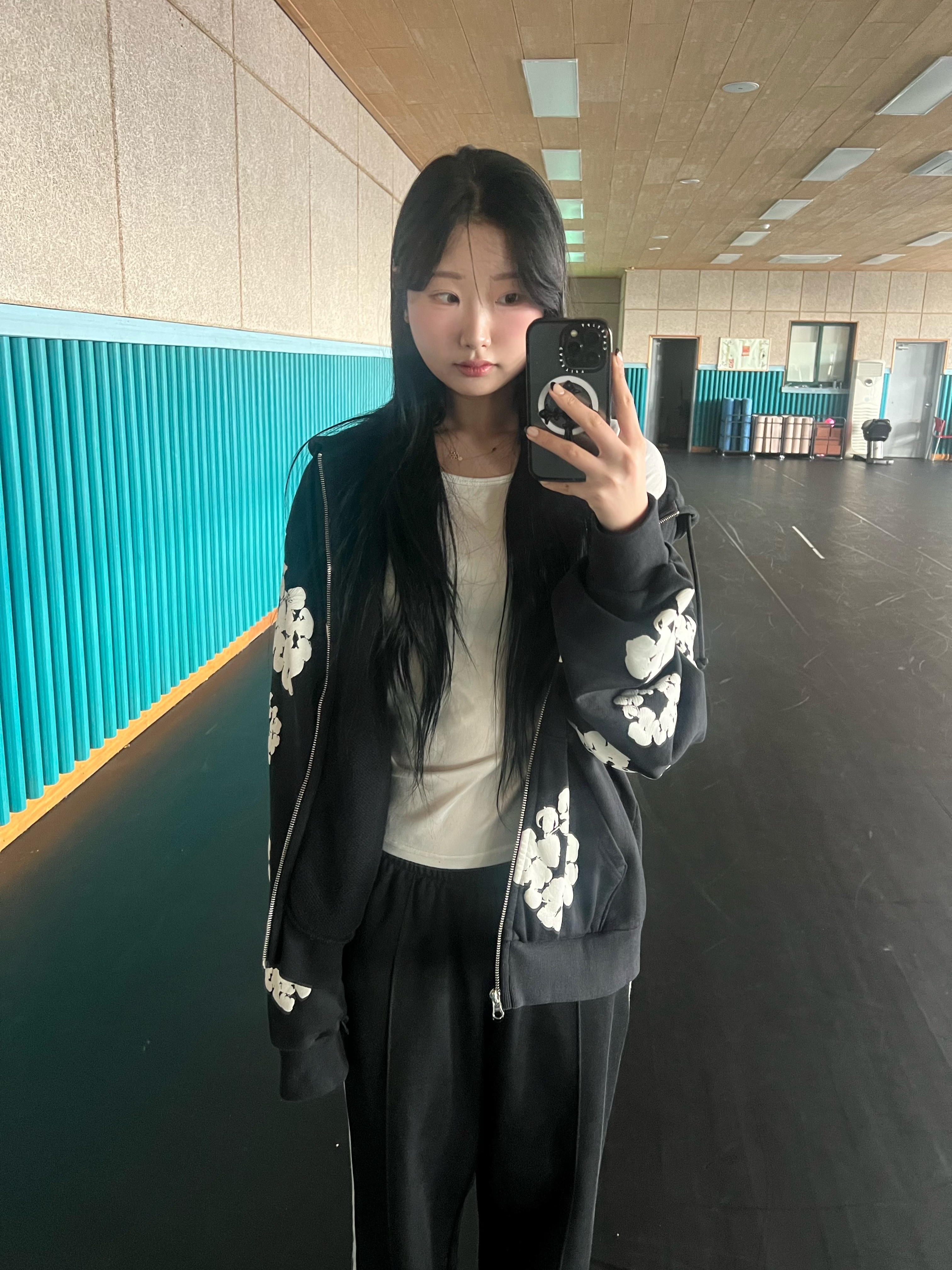 Denim Tears Cotton Wreath Zip Hoodie Black, Adidas Adicolor Baggy Fit Firebird Track Pants Black - KR Sizing 착용 스타일 - 1