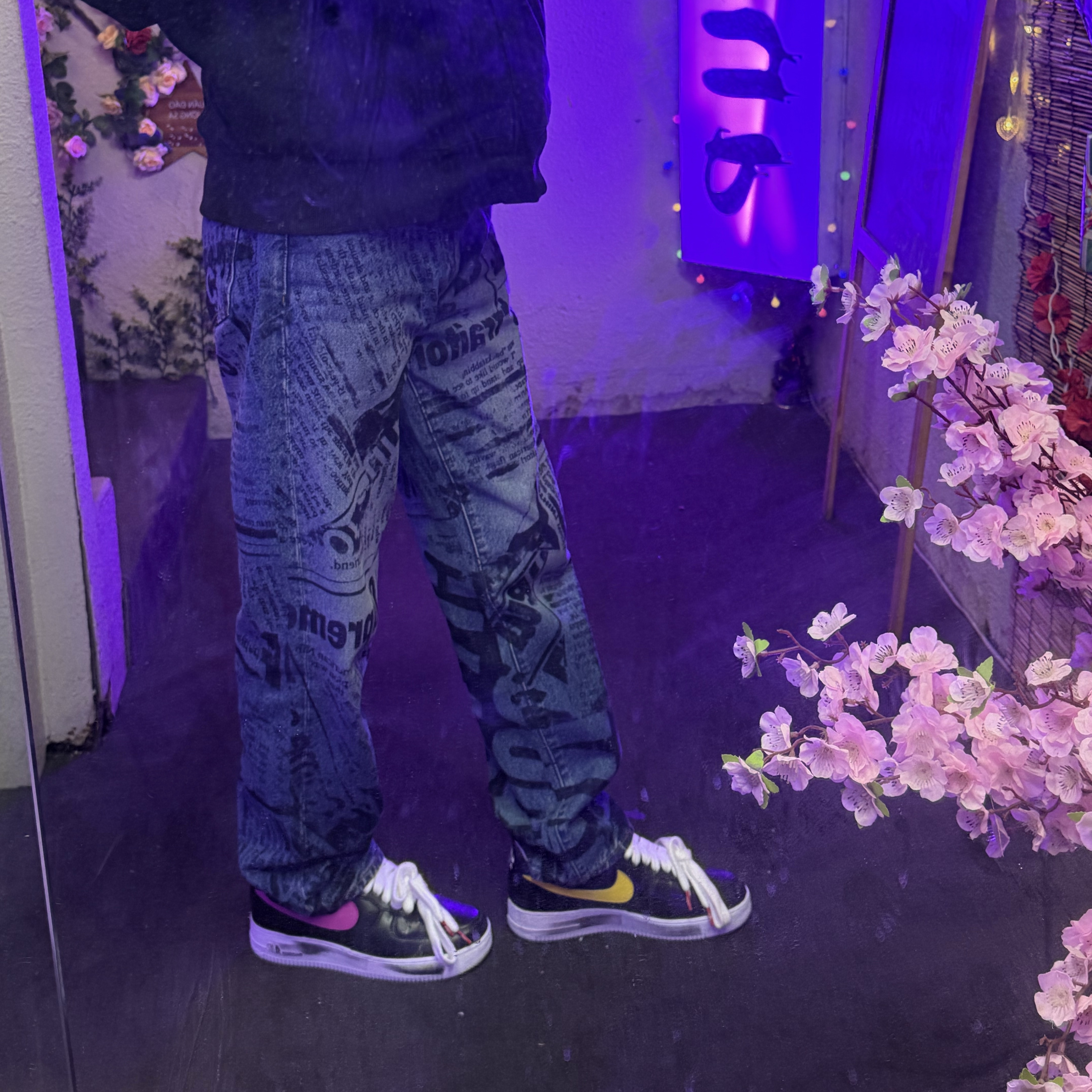 Nike x Peaceminusone Air Force 1 Low Para-Noise 3.0 Black and Multicolor, Supreme Regular Jean Newspaper - 25SS 착용 스타일 - 4