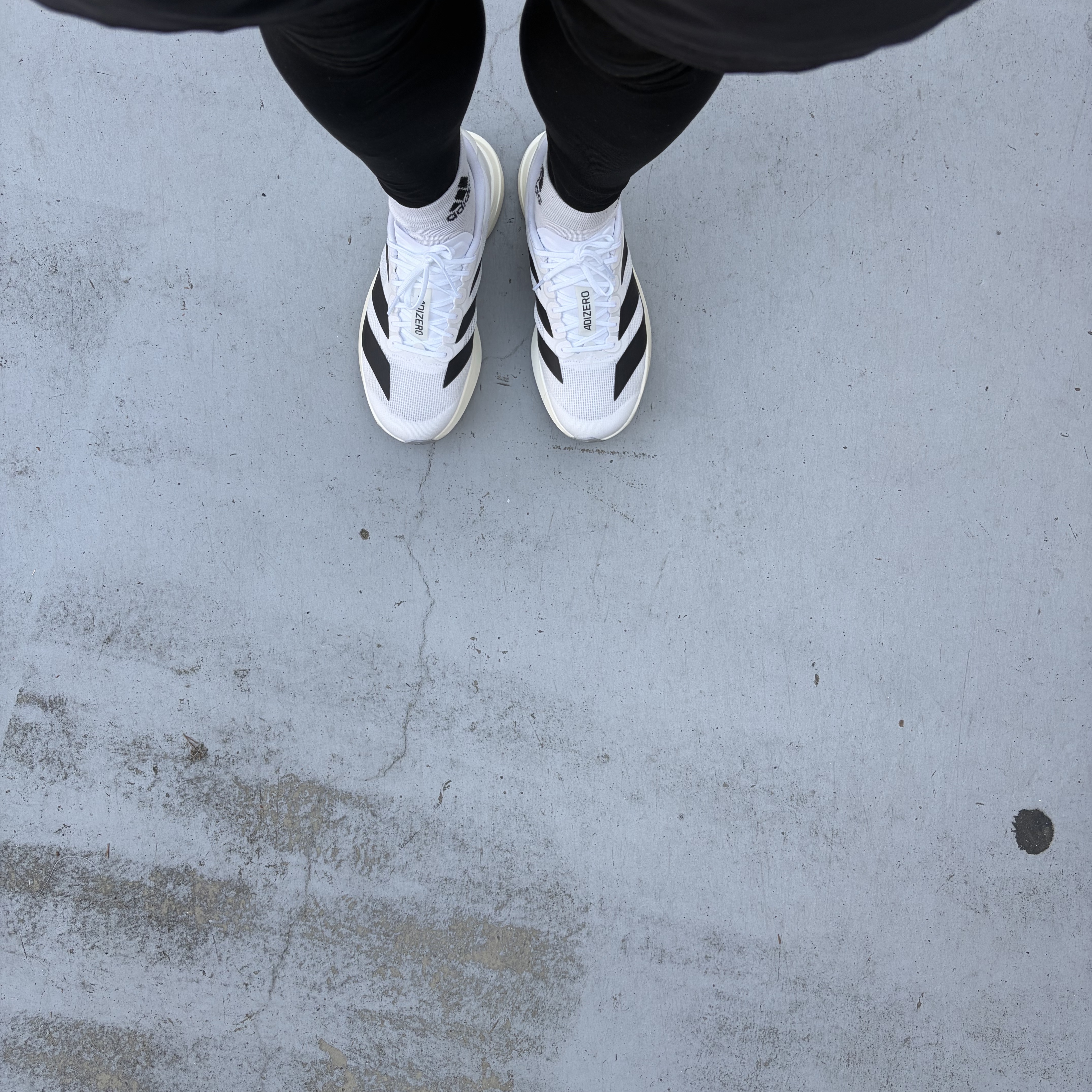 Adidas Adizero EVO SL Cloud White Core Black 착용 스타일