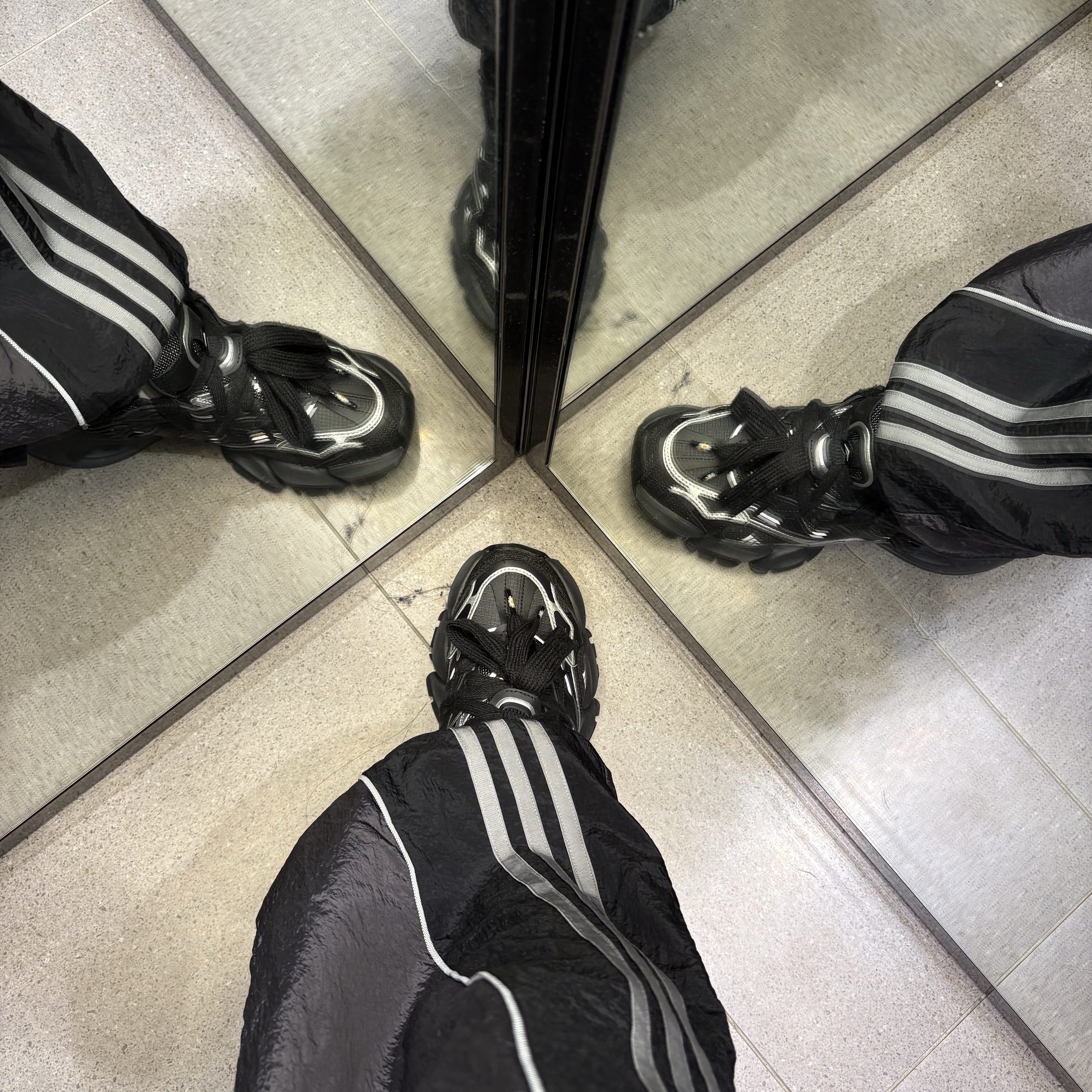Adidas Vento XLG Deluxe Black Silver, Adidas Adilenium 5.0 Track Pants Black - US Sizing 착용 스타일 - 1