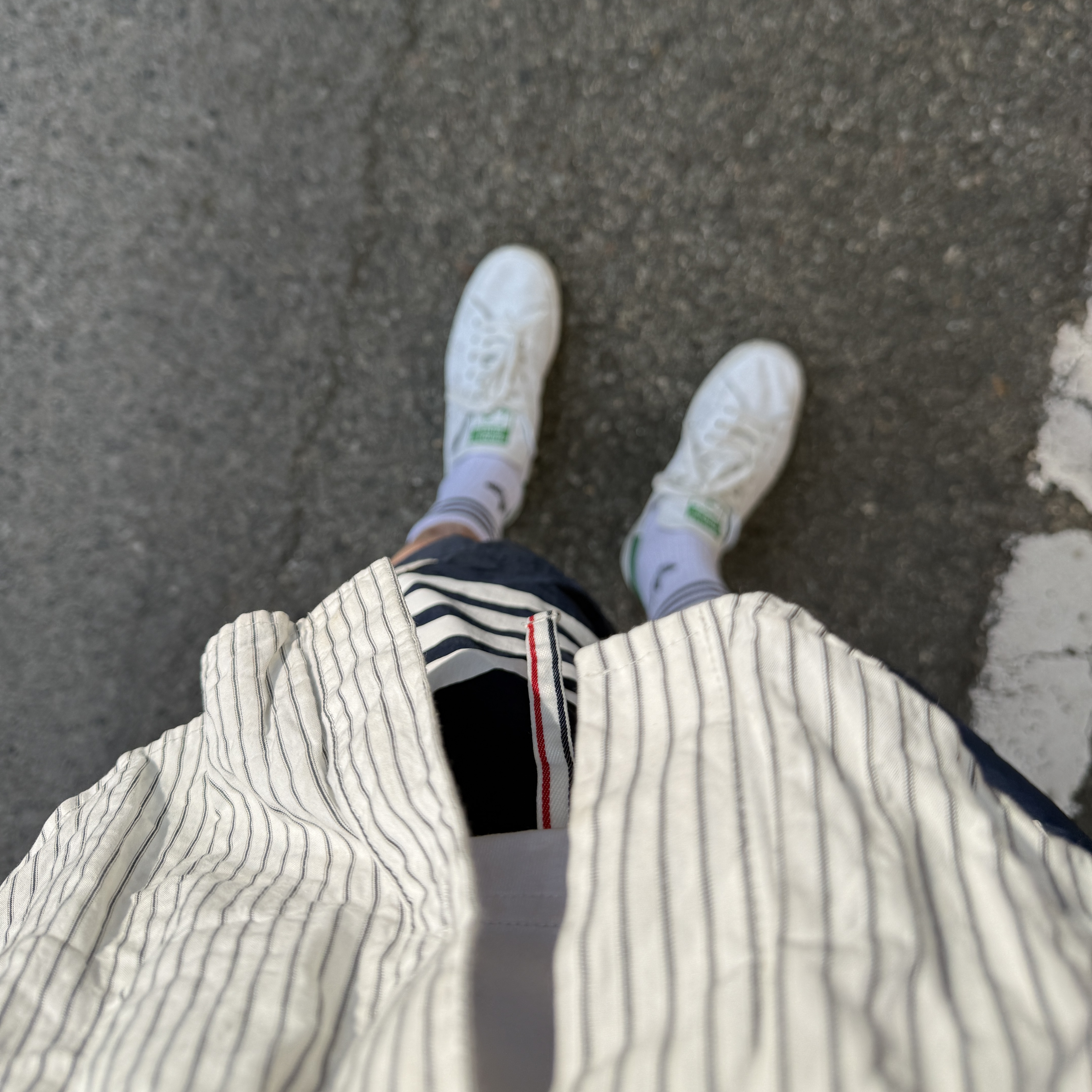 Balenciaga x Adidas Stan Smith Core White Green, Thom Browne Tech 4-Bar Drawstring Waist Board Swim Shorts Navy 착용 스타일