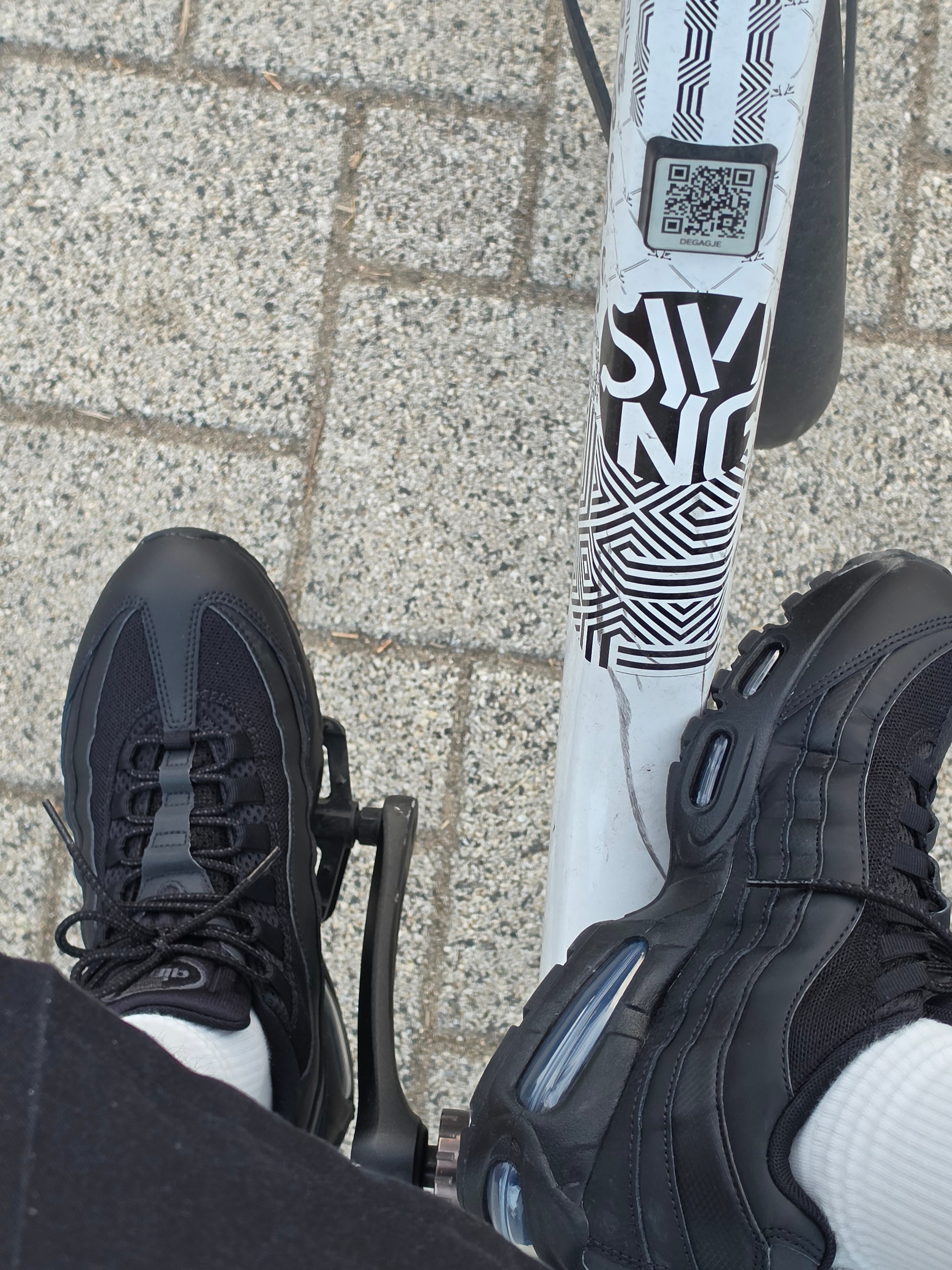 Nike Air Max 95 OG Black Anthracite 착용 스타일
