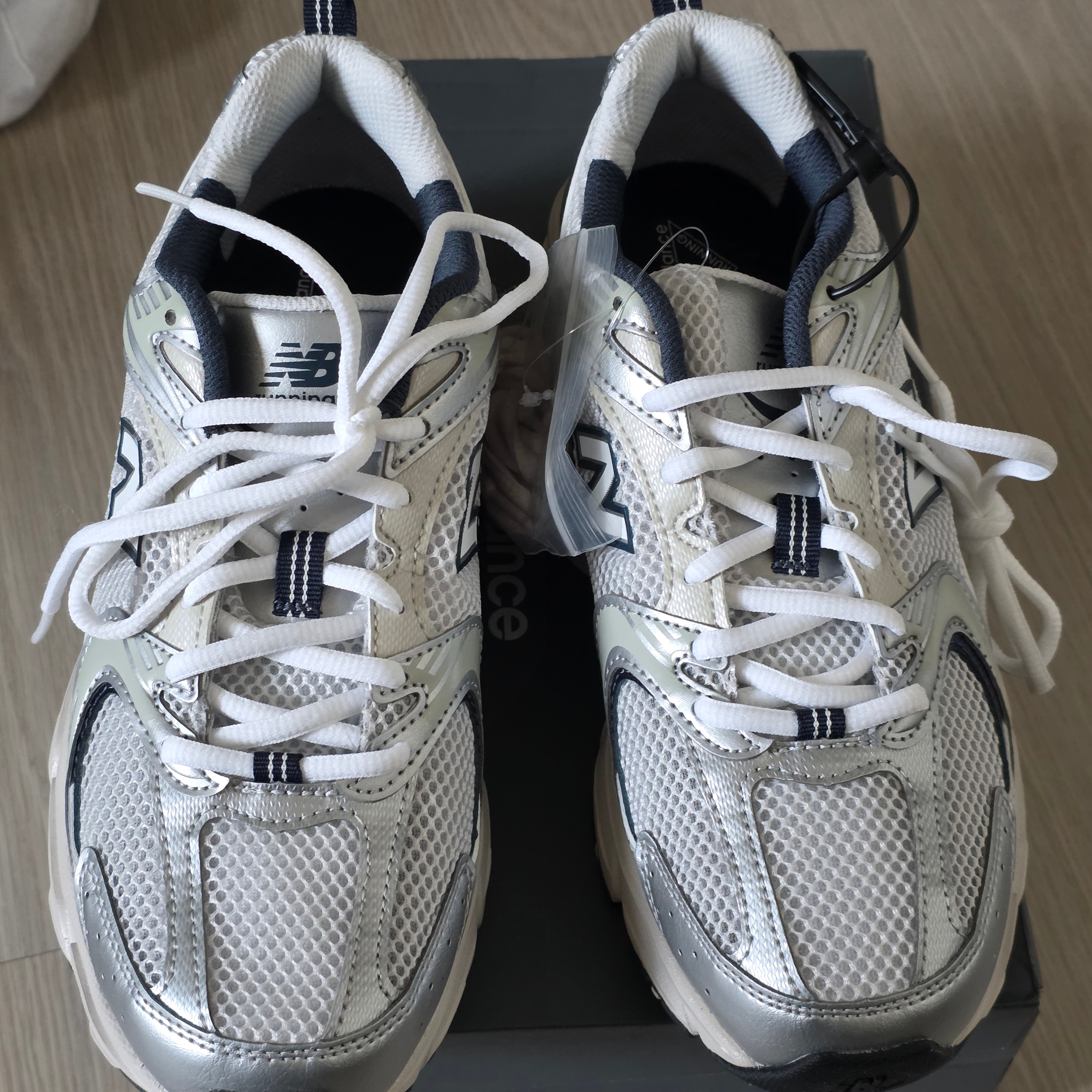 New Balance 530 Steel Grey 착용 스타일 - 5