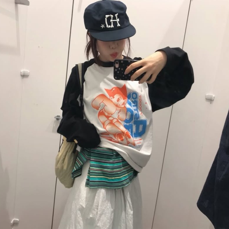 MAINBOOTH [Astro Boy] Cyberpunk Raglan T-shirt White 착용 스타일 - 1