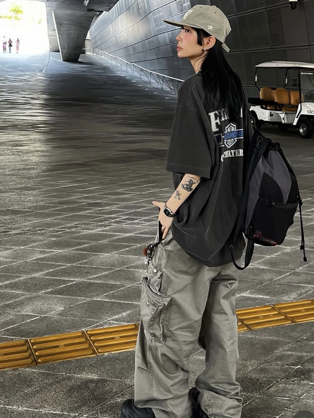 Aoiro 6-Panel Bone A/N Cap Olive, Crocs Overpuff Shorty Black 착용 스타일 - 4