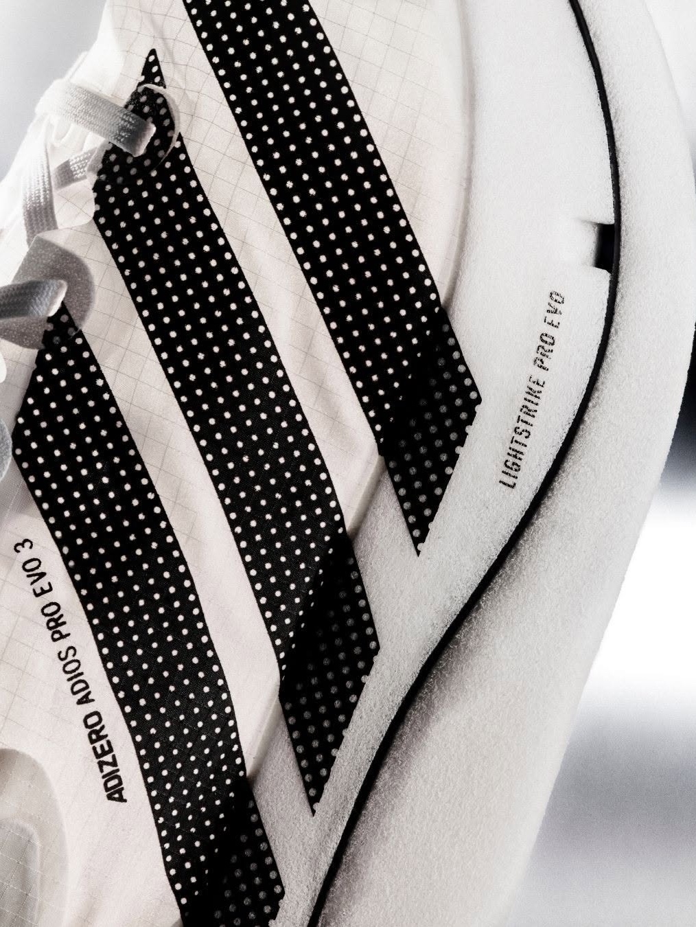 Adidas Adizero Adios Pro EVO 3 Cloud White Core Black 착용 스타일 - 6