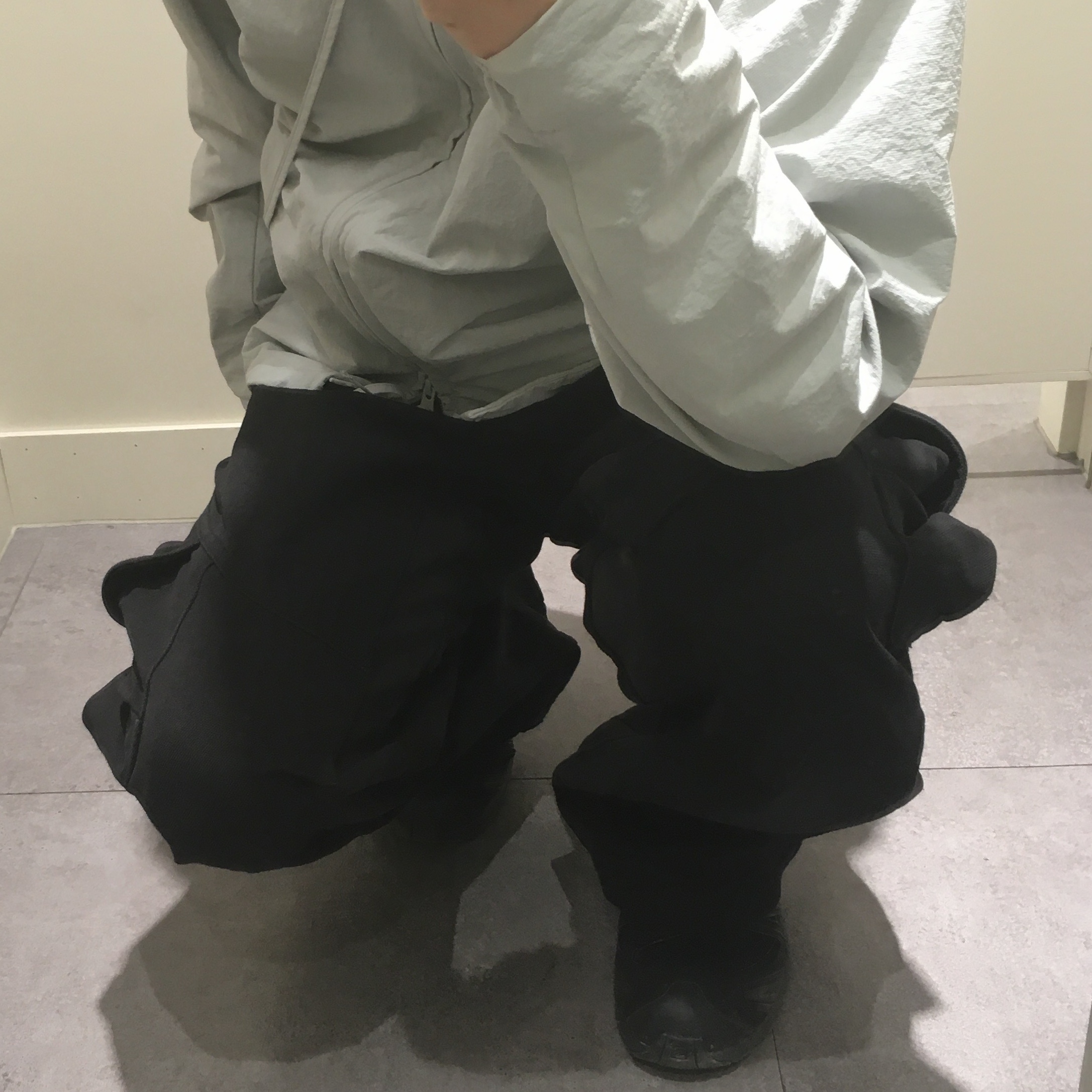 Salomon XA Pro 3D Black Magnet, IGNOTA Core:14 Shell Cargo Pants Black 착용 스타일