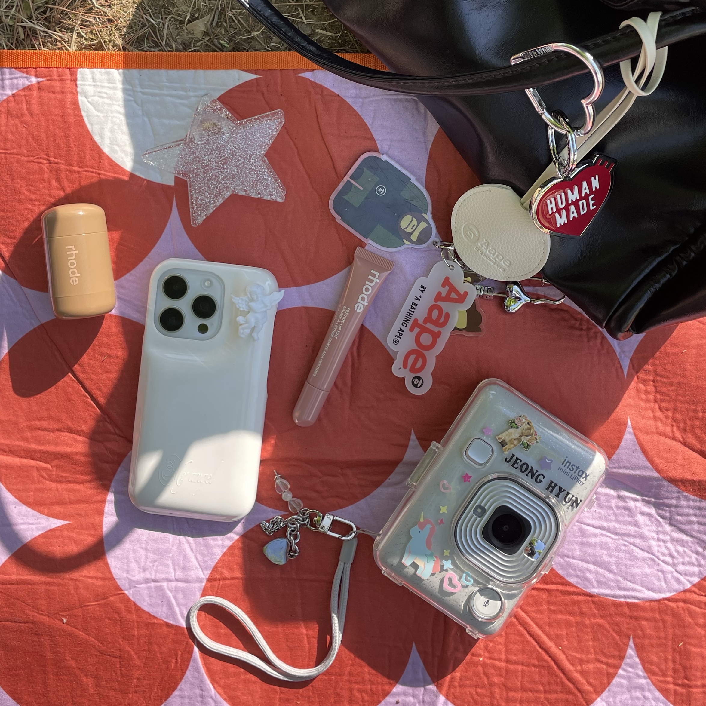 MOCKGA Angel Case, Human Made Heart Keyring Red 착용 스타일