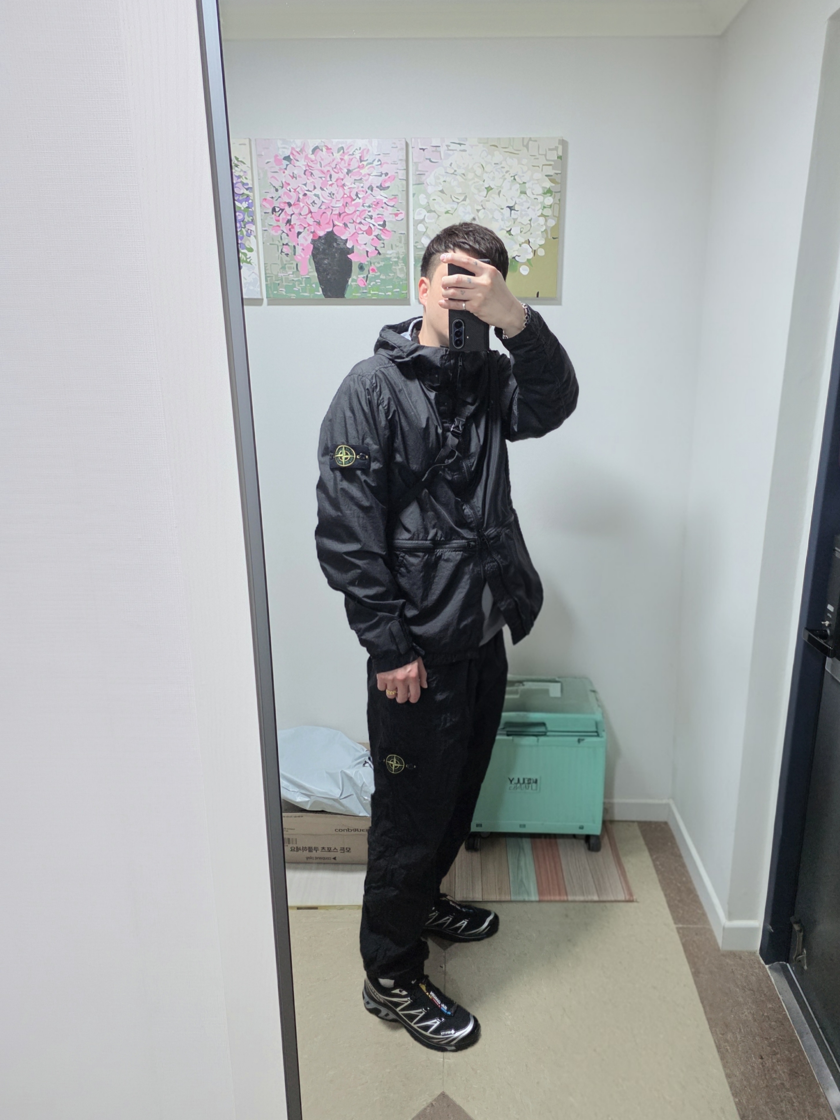 Stone Island 31019 Nylon Metal in Econyl Jogger Pants Black - 24FW, Salomon XT-6 GTX Black Silver 착용 스타일