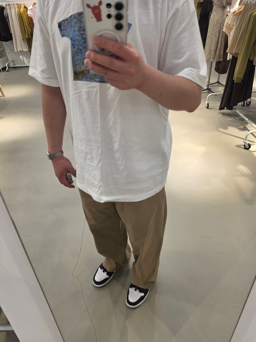 Supreme First T-Shirt White - 24SS, Jordan 1 Retro Low OG Black and Dark Powder Blue 착용 스타일