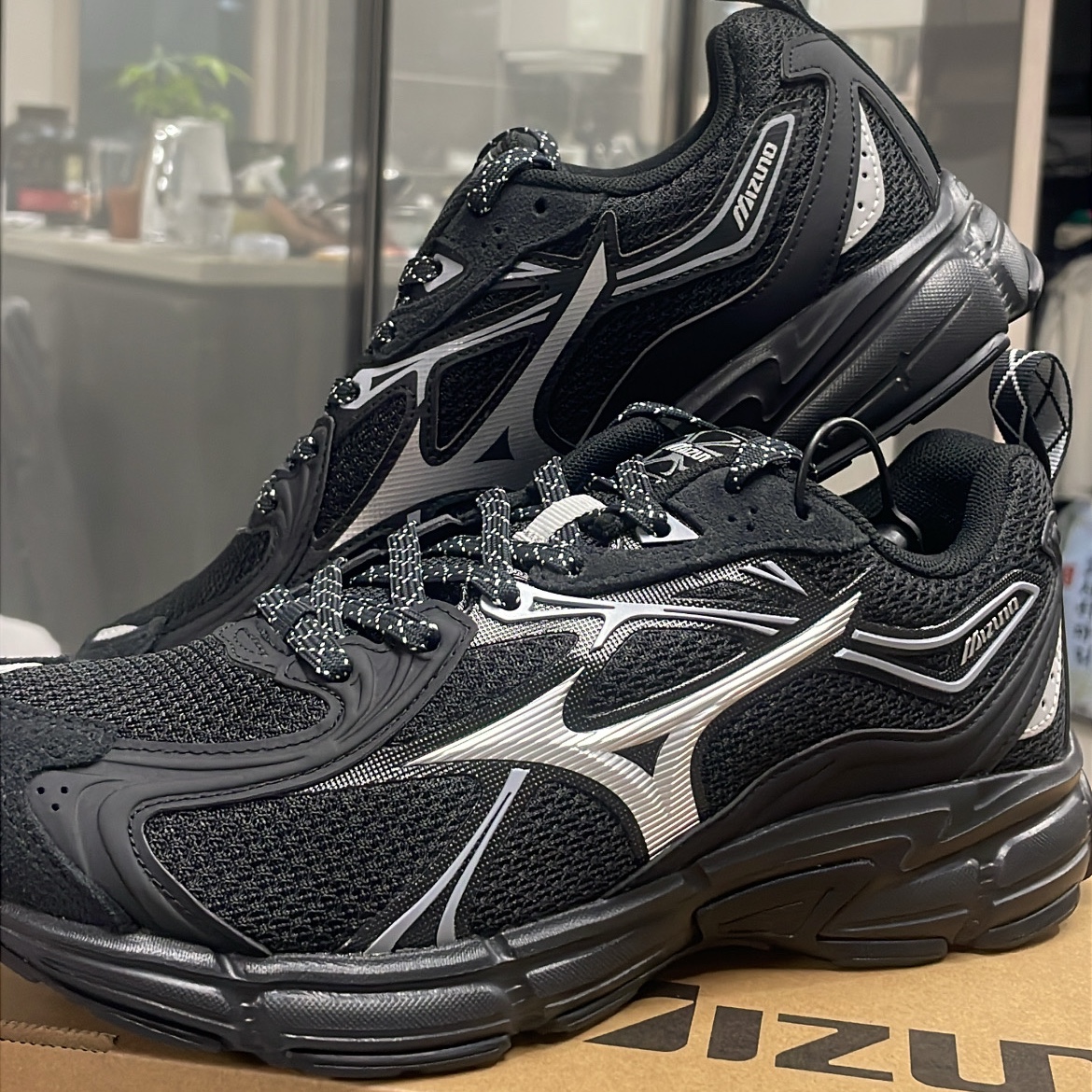 Mizuno Speed 10S Black White 착용 스타일
