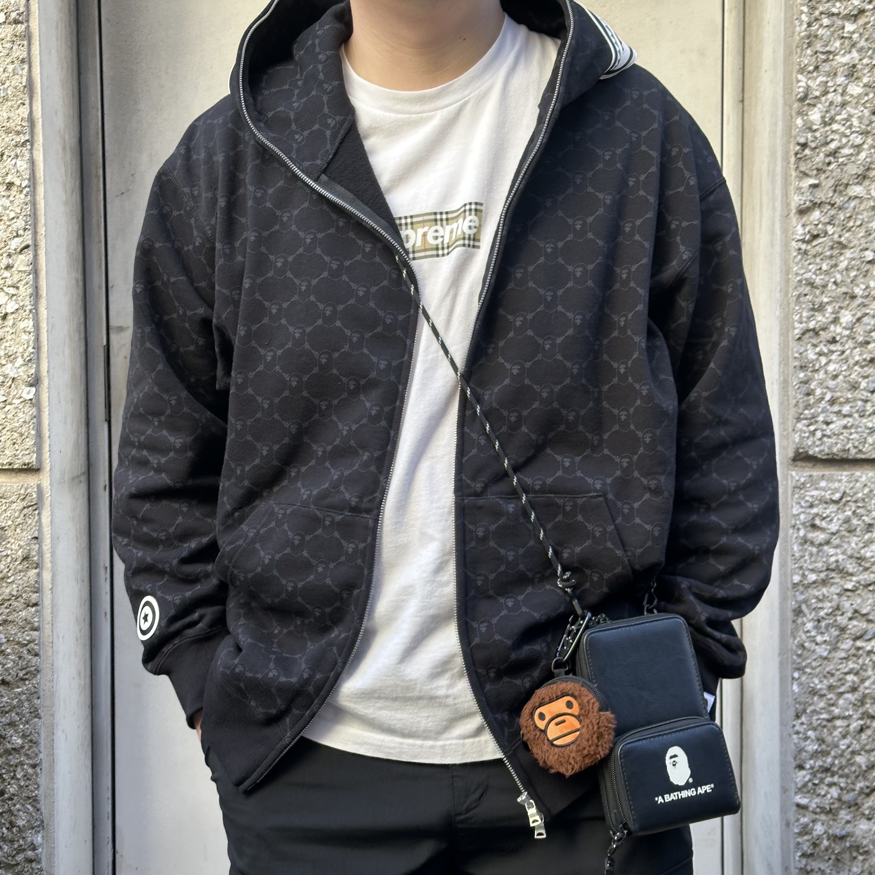 BAPE College Monogram Relaxed Fit Shark Full Zip Hoodie Black, Supreme x Burberry Box Logo T-Shirt White - 22SS 착용 스타일 - 1