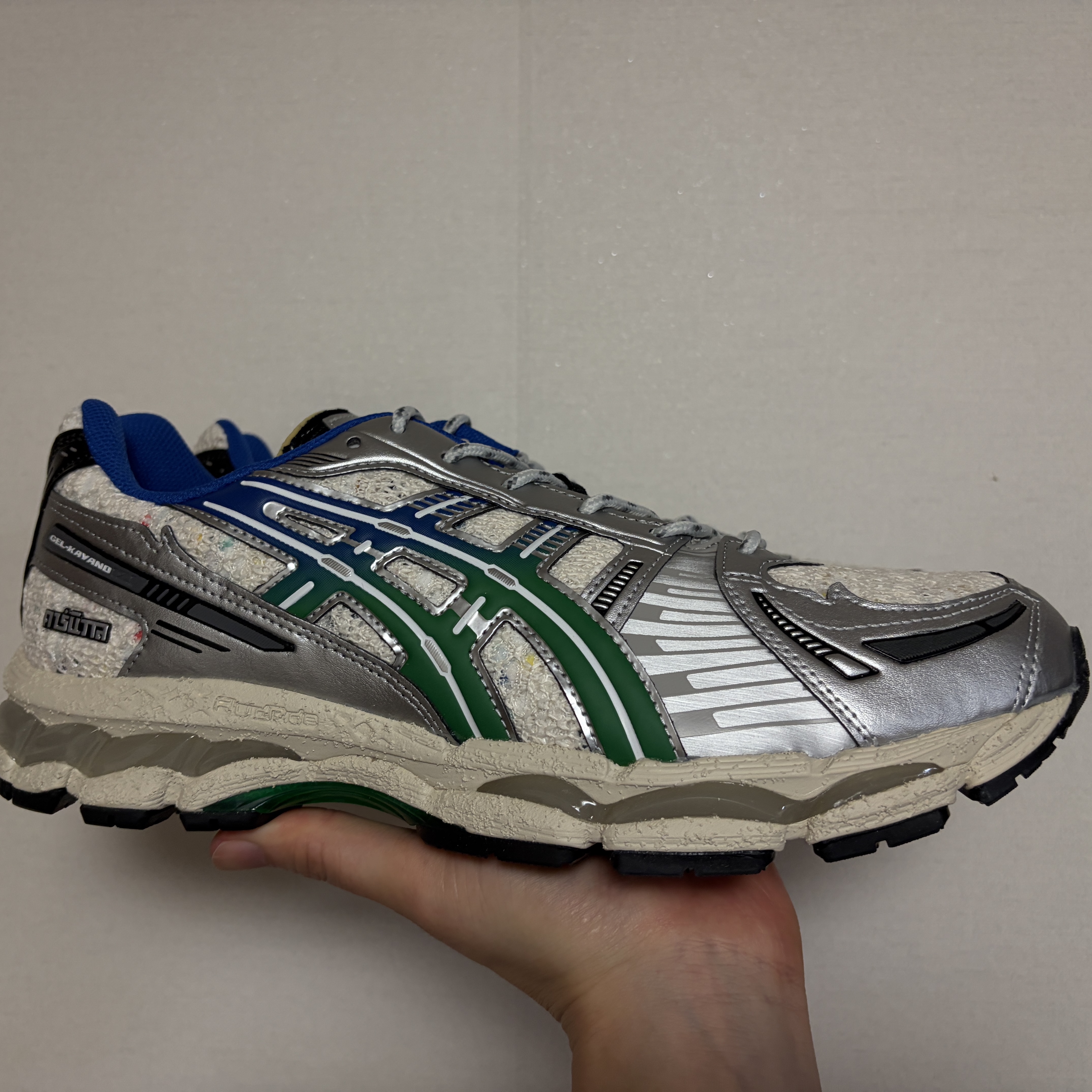 Asics x Carnival Gel-Kayano 12.1 Cream Green Basil 착용 스타일 - 1