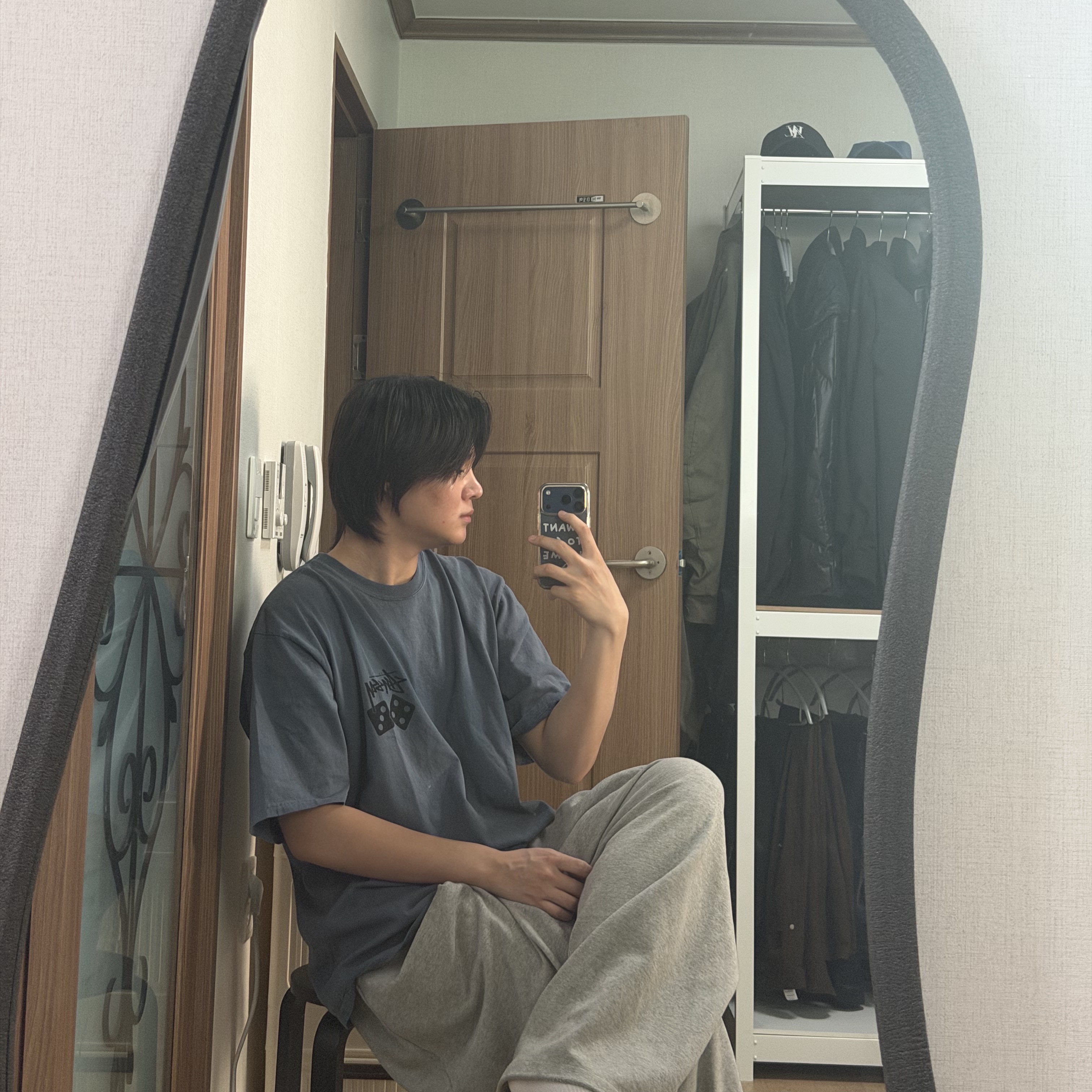 Stussy Pigment Dyed Dice T-Shirt Navy 착용 스타일