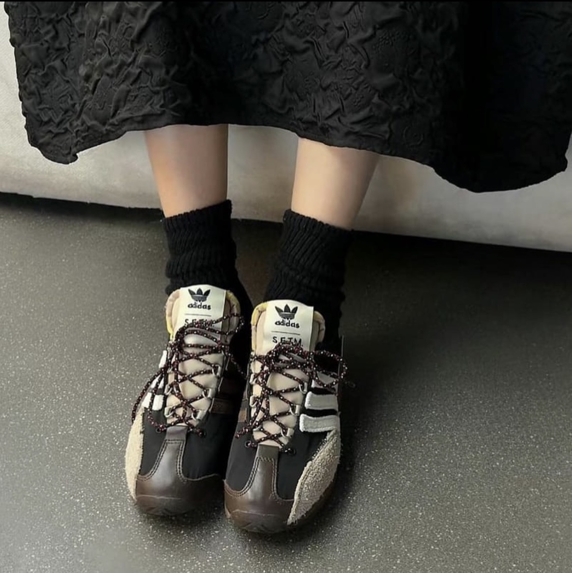 Adidas x Song for the Mute Country OG Core Black Core White 착용 스타일