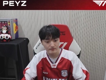 BDNS x T1 Long Sleeve Jersey Red 착용 스타일 - 2