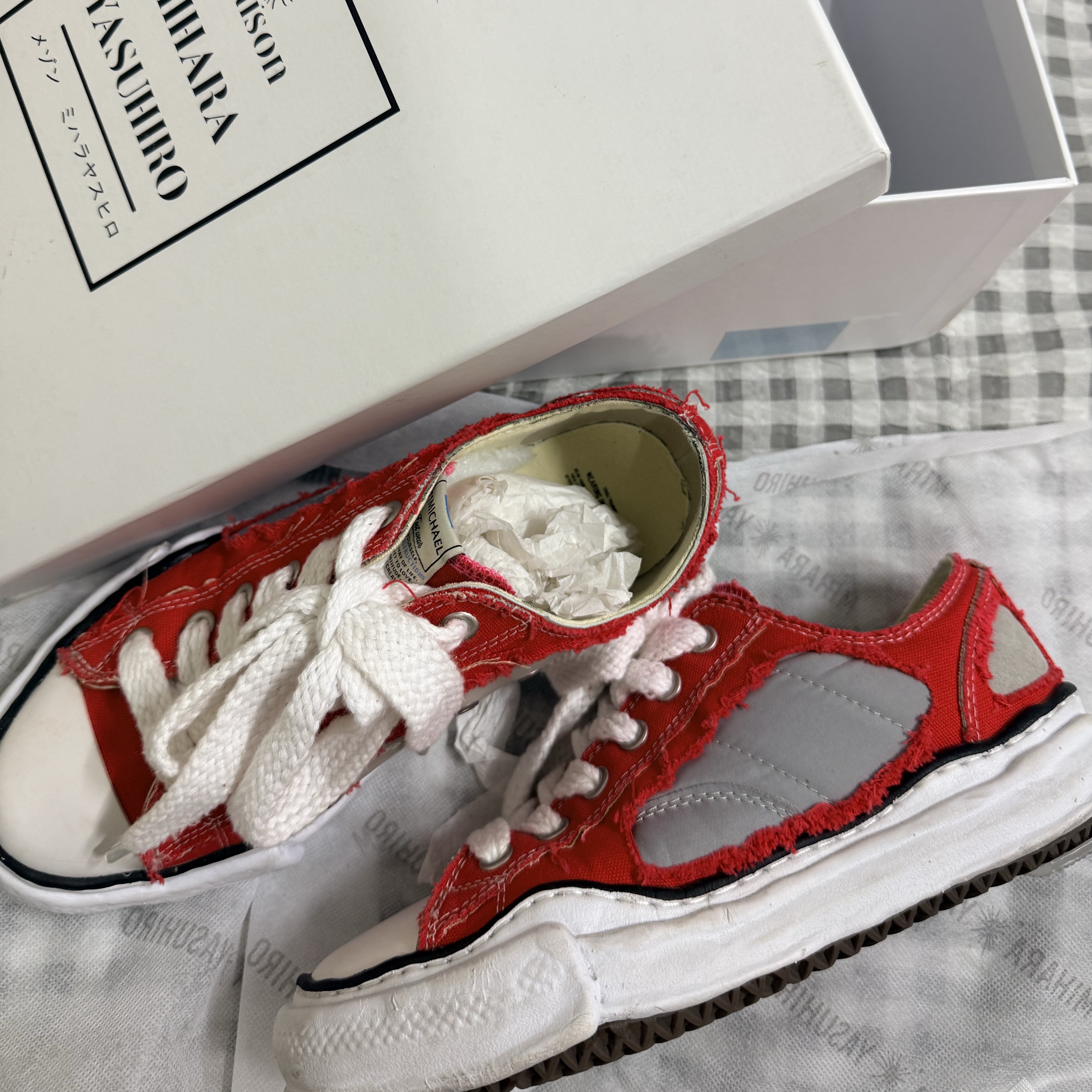 Maison Mihara Yasuhiro x 71 Michael OG Sole Sneakers Red 착용 스타일 - 3