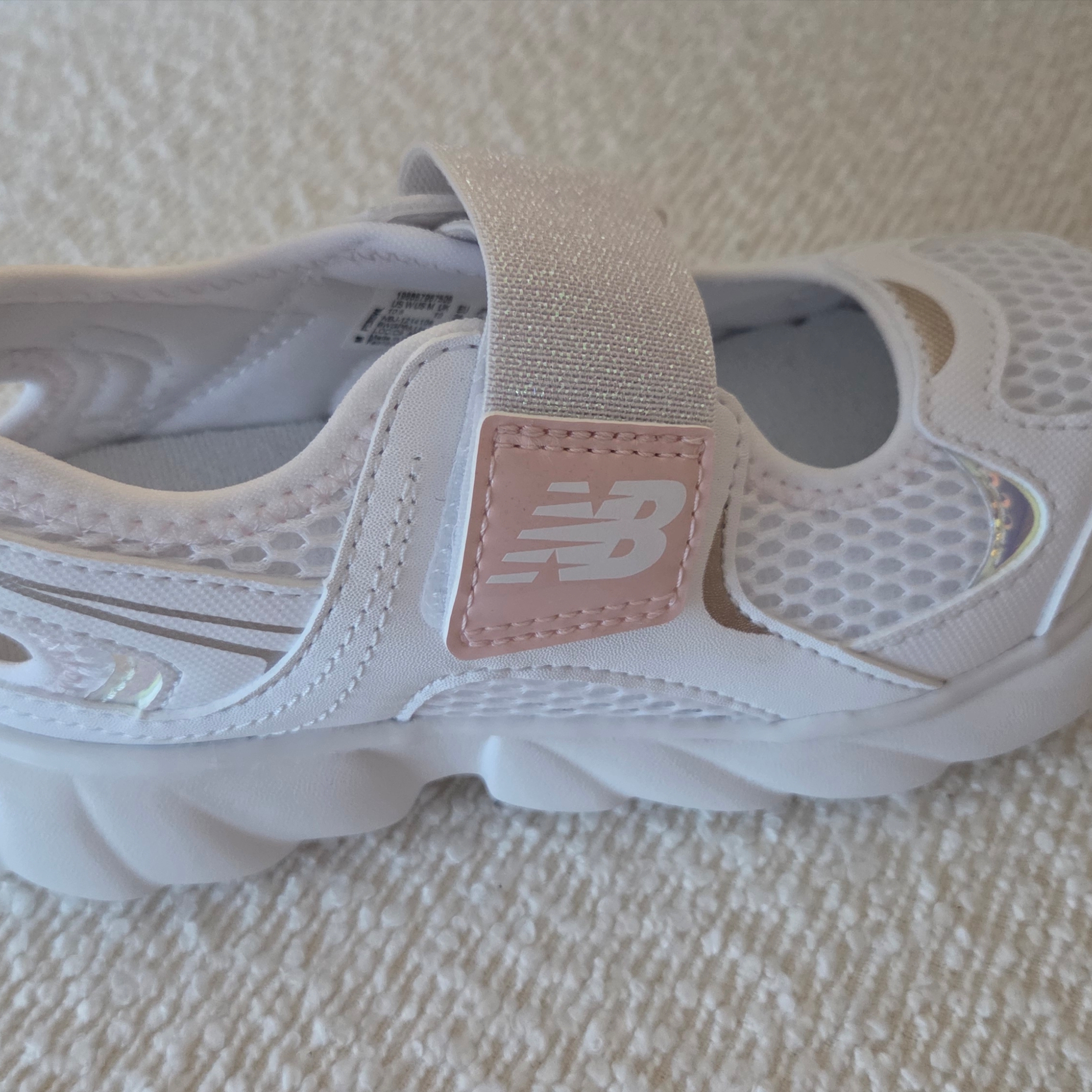 (Kids) New Balance 230 Hook and Loop White Crystal Pink 착용 스타일