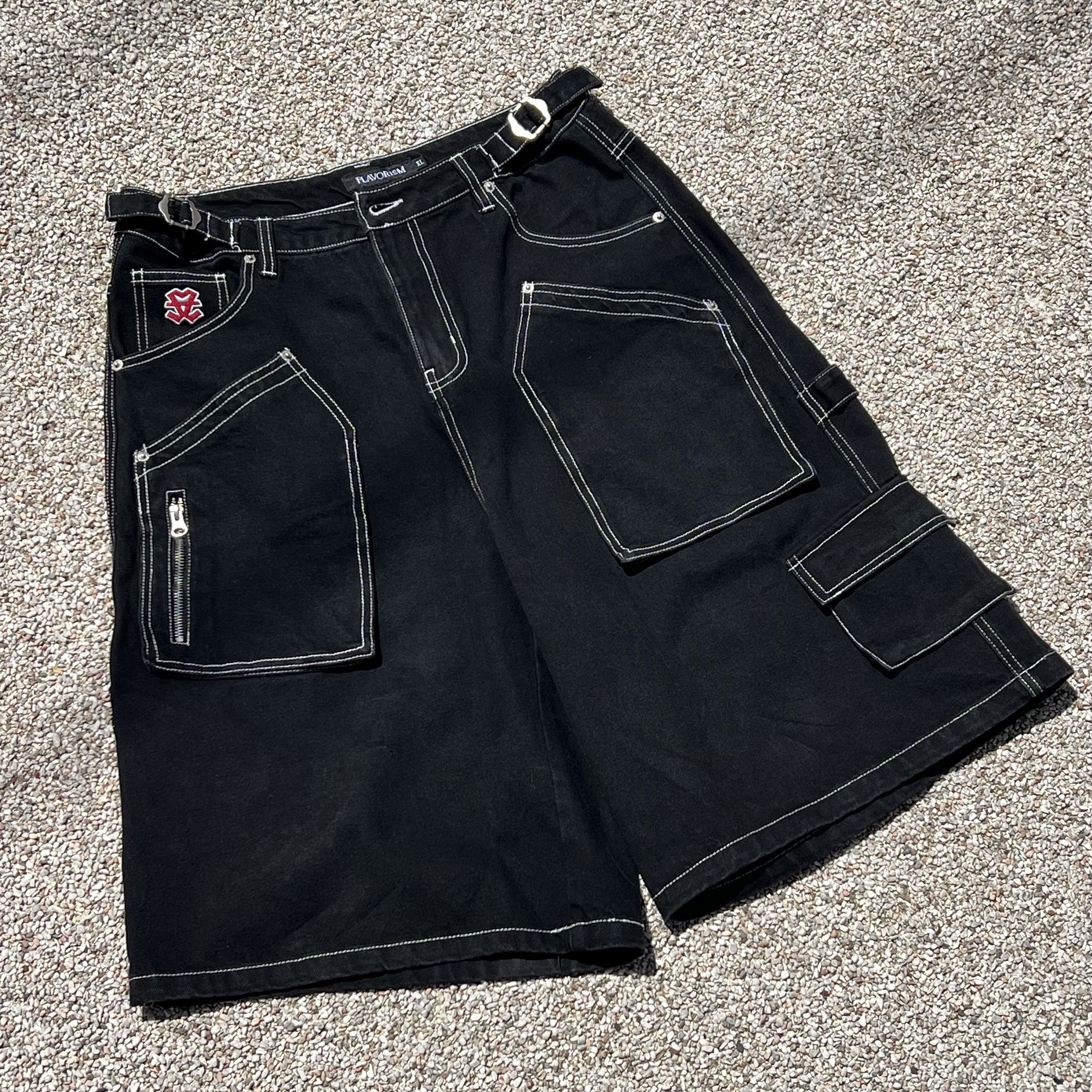 [KREAM 단독] Flavorism Carpenter Bermuda Denim Pants Black 착용 스타일 - 9