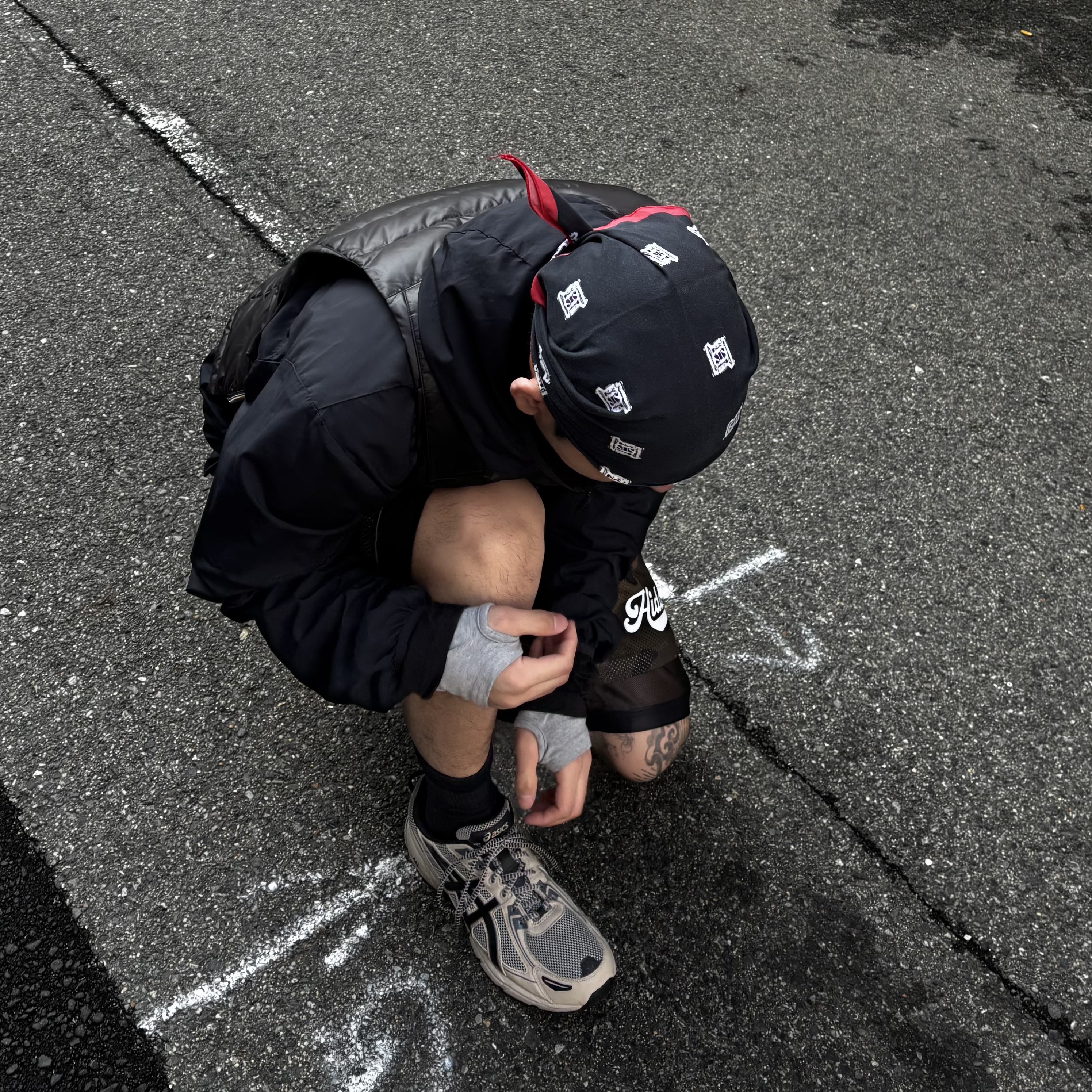Asics Gel-Venture 6 Feather Grey Black 착용 스타일 - 1
