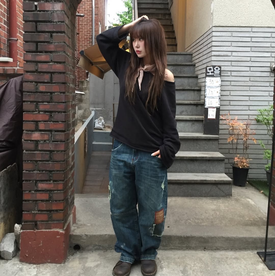 MAINBOOTH Repaired Denim Pants BLUE 착용 스타일