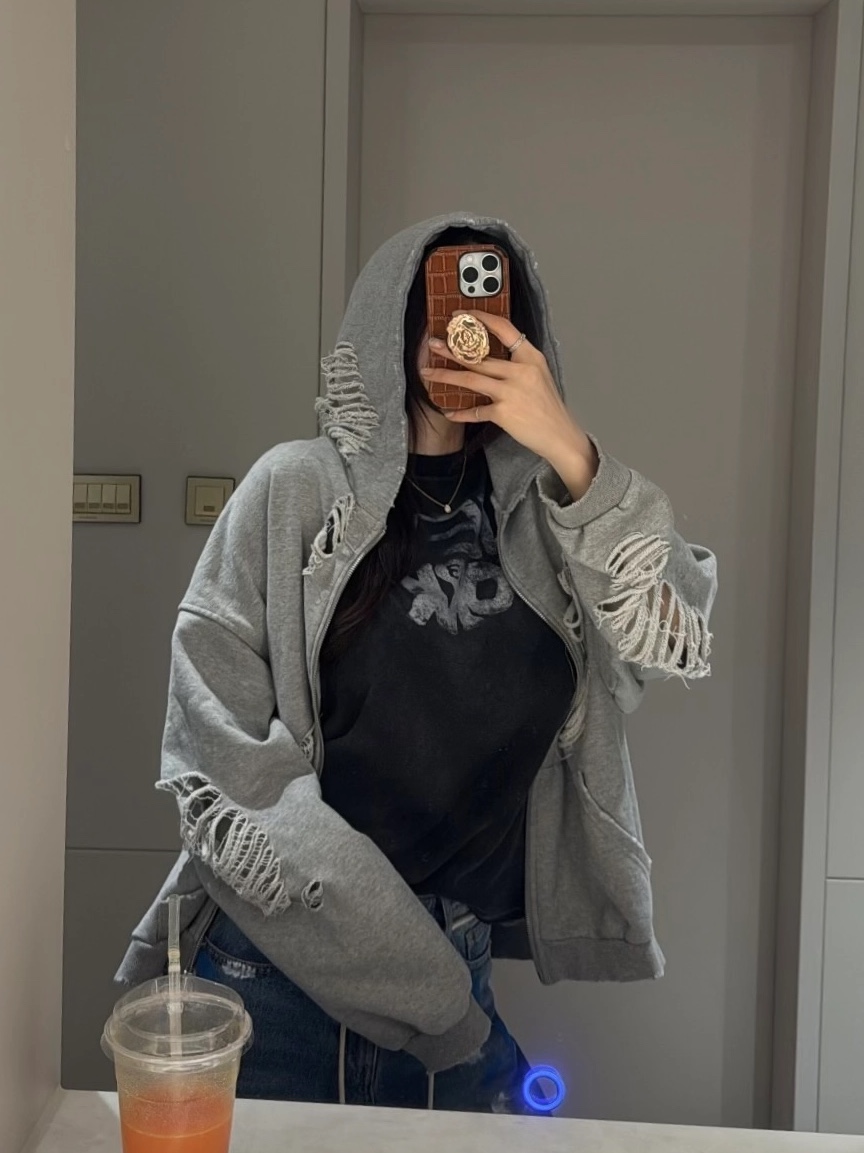 Nike V2K Run Summit White Metallic Silver, Alexii distressed grey hoodie bear 착용 스타일 - 2