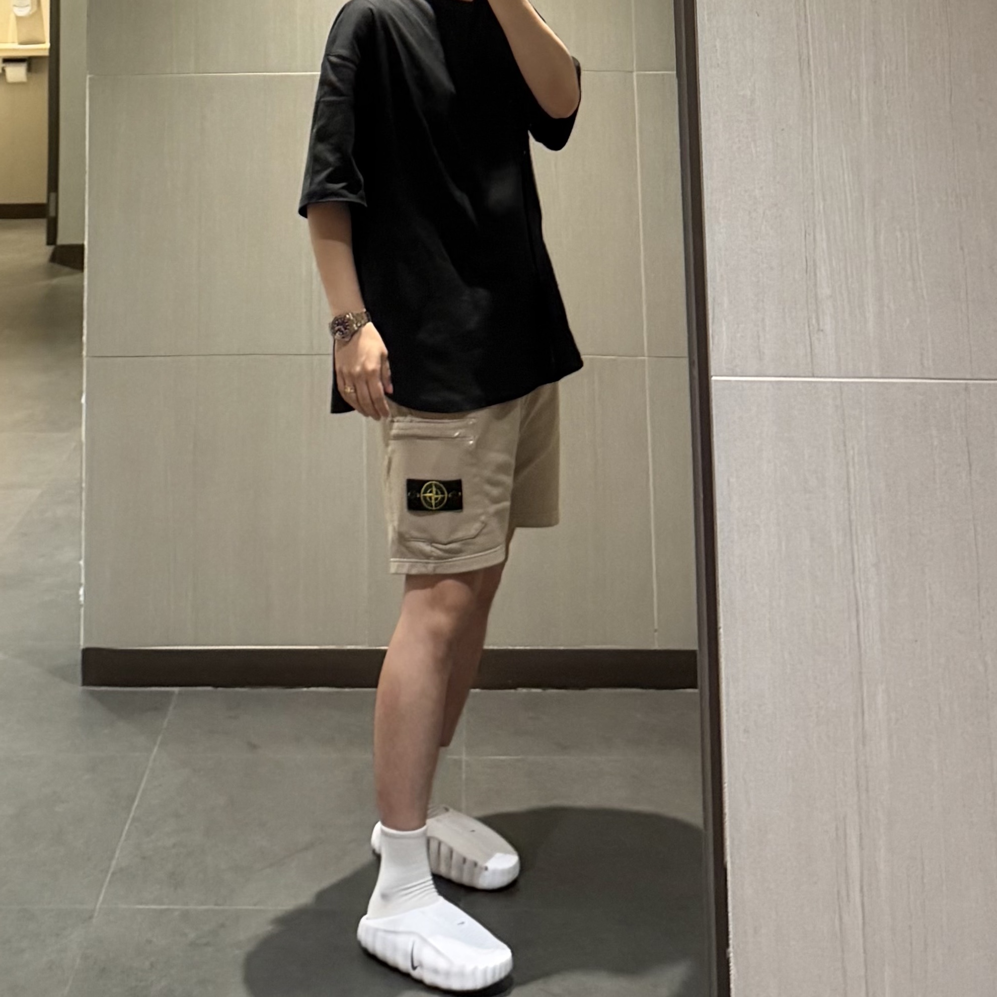 Wooyoungmi Cotton Back Logo T-Shirt Black - 26SS, Stone Island 6200012 Organic Cotton Fleece Pocket Details Cargo Bermuda Shorts Sand - 25SS 착용 스타일
