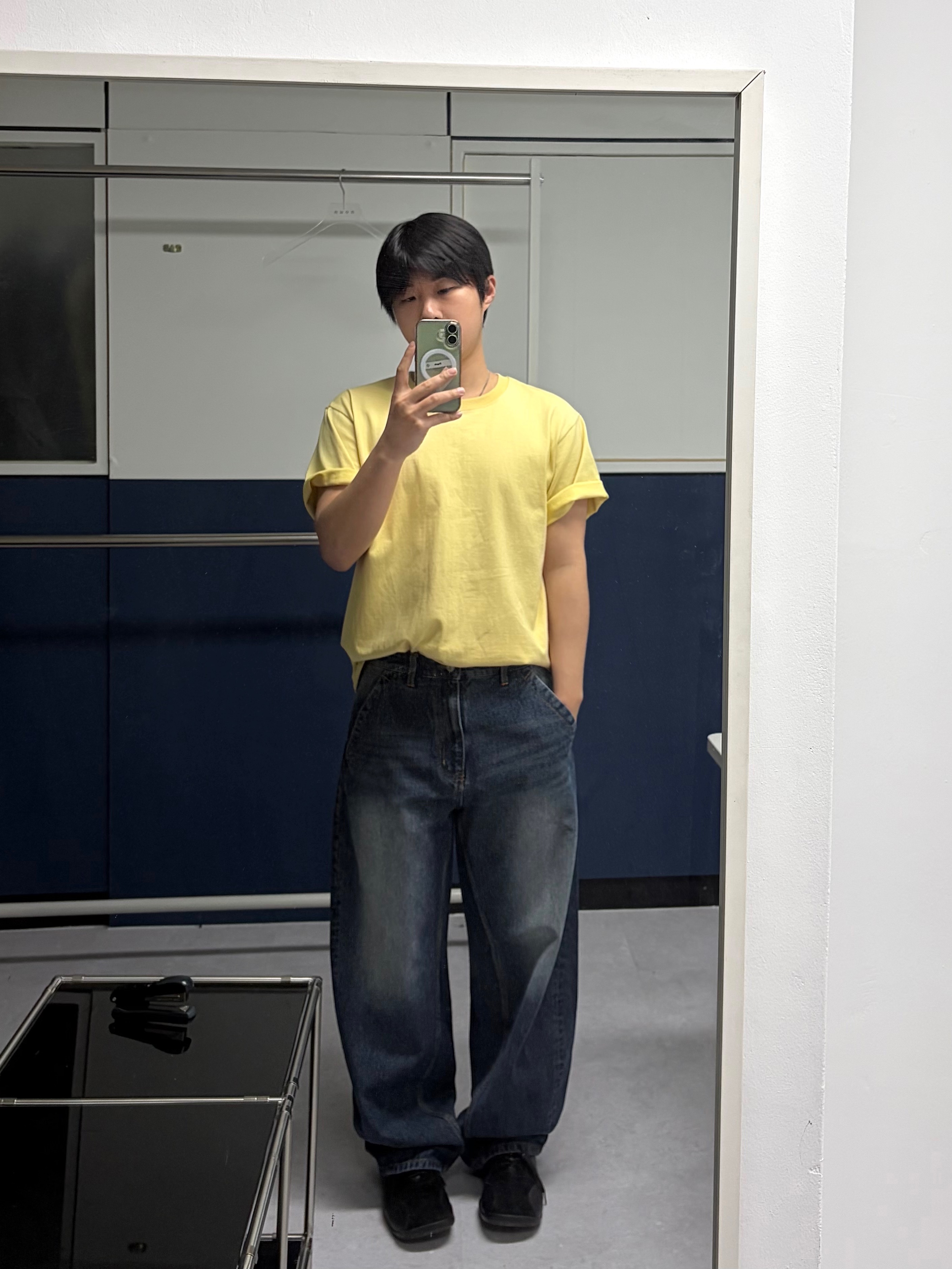 noun Soft Round T-Shirts Yellow, noun Balanced Denim Pants Blue 착용 스타일 - 1